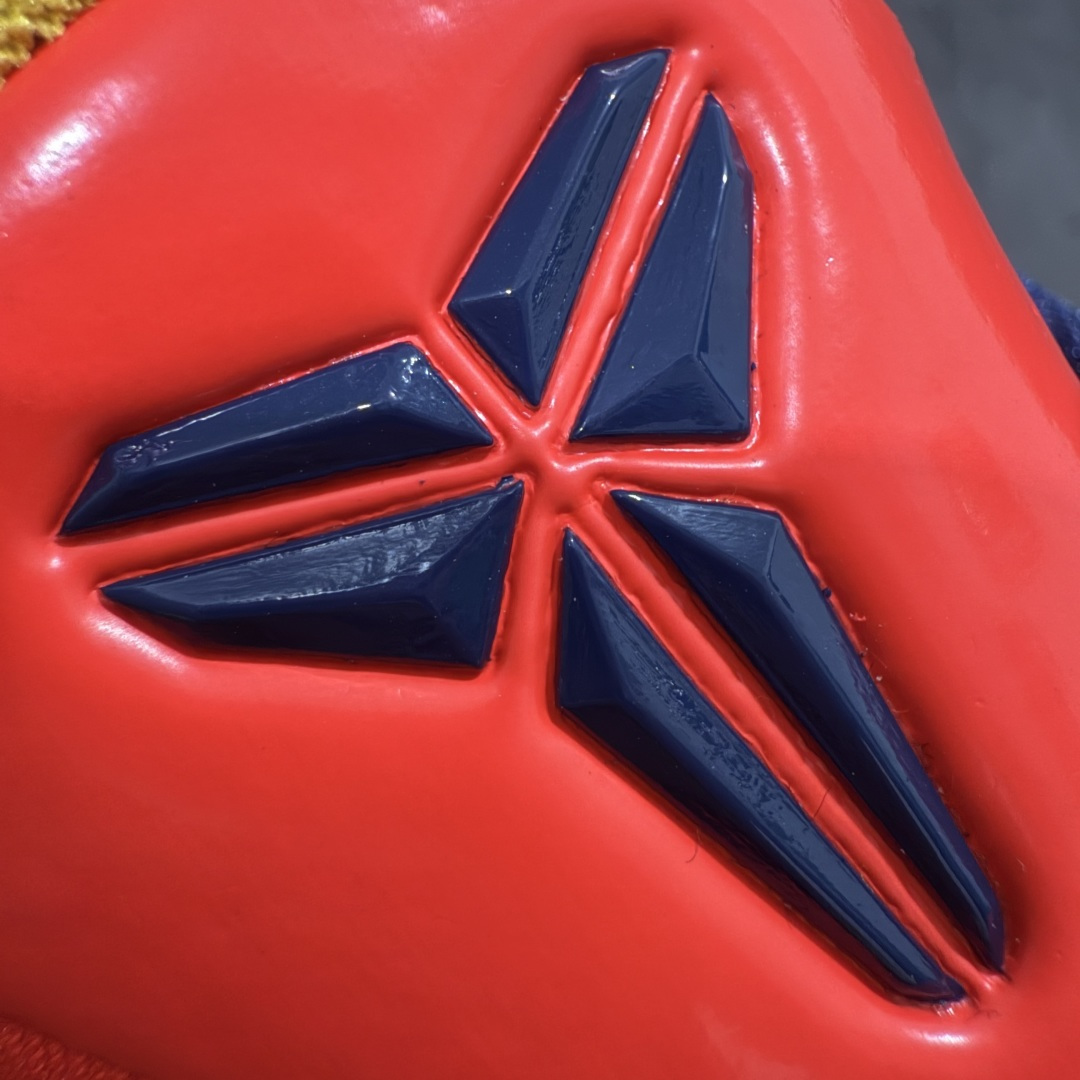 图片[8]-【Star版本】Caitlin Clark x Nike Kobe 5 Protro “Indiana Fever” 科比5代克拉克森联名蓝色 IM3207-400 完美复刻公司货 前掌超大Zoom Turbo气垫 后掌EVA缓震 真正的原汁原味 还原ZP脚感 全身鞋材卡料色独家定制 唯一正确喷漆工艺Swoosh 正确凹凸蛇鳞工艺 正确鞋面渐变效果 内全置真动飞态线 独立原厂模具 最大尺码达到48.5码 首批不拼图大几率过验 亲测已过 支持各种高强度实战 无需担心 上脚价 补货周期极长 脚宽建议买大半码 科比系列前掌偏窄 不影响二次销售 支持七天无理由退换 尺码：40 40.5 41 42 42.5 43 44 44.5 45 45.5 46 47.5 48.5-选品中心