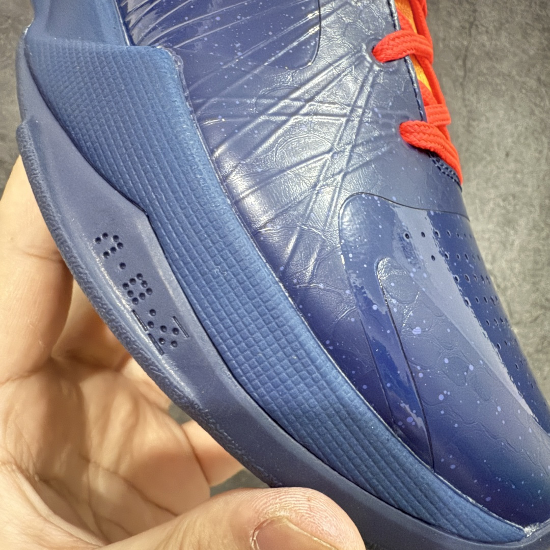图片[5]-【Star版本】Caitlin Clark x Nike Kobe 5 Protro “Indiana Fever” 科比5代克拉克森联名蓝色 IM3207-400 完美复刻公司货 前掌超大Zoom Turbo气垫 后掌EVA缓震 真正的原汁原味 还原ZP脚感 全身鞋材卡料色独家定制 唯一正确喷漆工艺Swoosh 正确凹凸蛇鳞工艺 正确鞋面渐变效果 内全置真动飞态线 独立原厂模具 最大尺码达到48.5码 首批不拼图大几率过验 亲测已过 支持各种高强度实战 无需担心 上脚价 补货周期极长 脚宽建议买大半码 科比系列前掌偏窄 不影响二次销售 支持七天无理由退换 尺码：40 40.5 41 42 42.5 43 44 44.5 45 45.5 46 47.5 48.5-选品中心