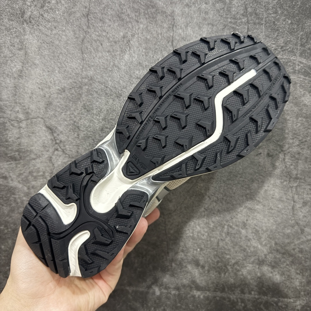 图片[9]-【巅峰版】Salomon 萨洛蒙XT-Whisper 户外 休闲 运动鞋 跑鞋 478014 原版购入开发 做货 Salomon 对 XT-WHISPER 鞋面设计进行了升级，以多种鞋面材质，构造了丰富的鞋面层次，为鞋款增添摩登现代感。鞋款独特的波浪形 Sensifit系统设计勾勒出鞋身的流动感线条，并结合标志性的Quicklace™ 快速系带系统，保障全鞋舒适包裹感。结合 Contagrip® 大底，在保留鞋款功能性的同时多维度诠释城市户外型格 配送专柜精美包装🛍📦 面料 ： 原版定制进口网面+牛皮 内里 ： 原版进口透气网里 鞋底 ： 原版开模防滑橡胶材质 底厚 ：3.5CM 尺码： 36-45-选品中心