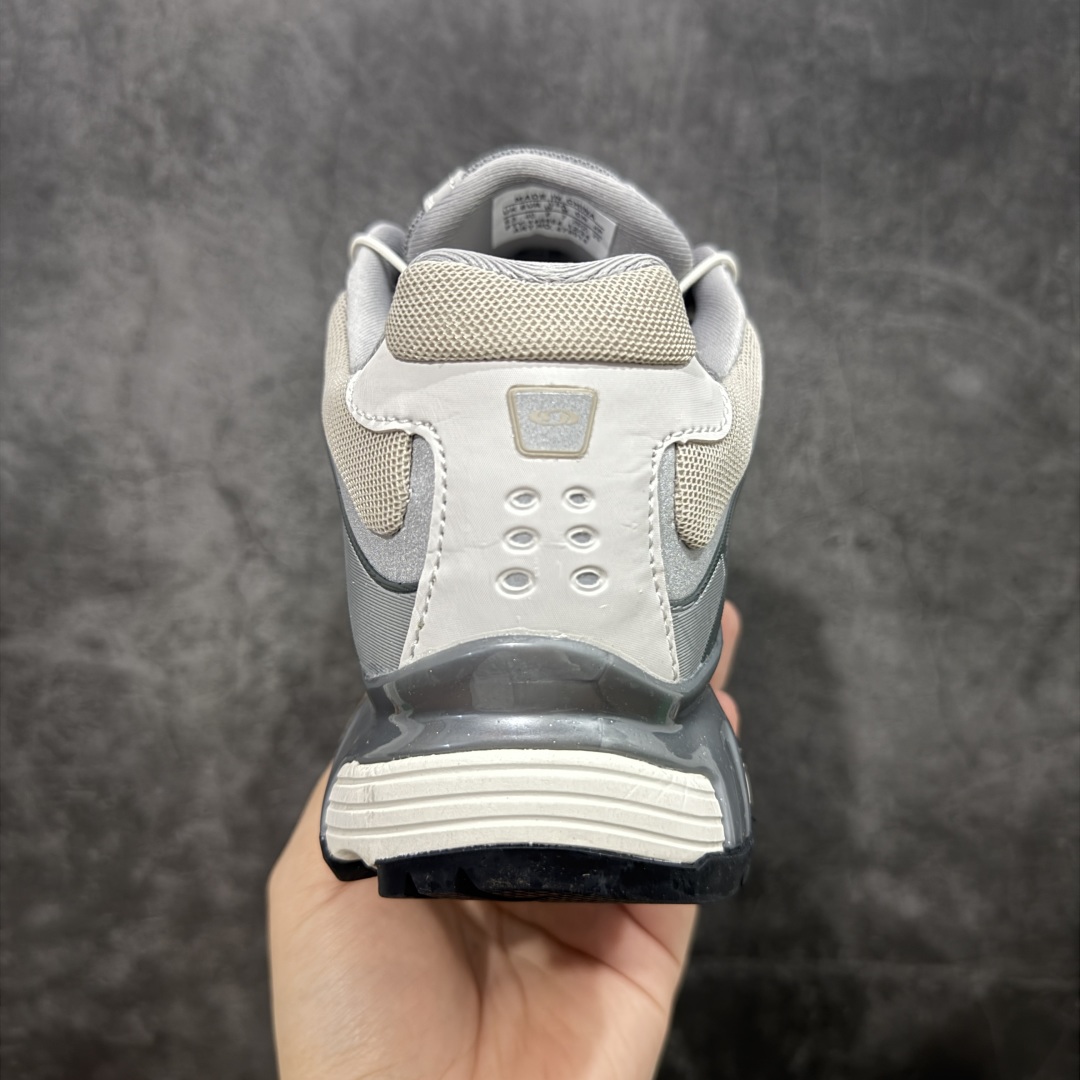 图片[4]-【巅峰版】Salomon 萨洛蒙XT-Whisper 户外 休闲 运动鞋 跑鞋 478014 原版购入开发 做货 Salomon 对 XT-WHISPER 鞋面设计进行了升级，以多种鞋面材质，构造了丰富的鞋面层次，为鞋款增添摩登现代感。鞋款独特的波浪形 Sensifit系统设计勾勒出鞋身的流动感线条，并结合标志性的Quicklace™ 快速系带系统，保障全鞋舒适包裹感。结合 Contagrip® 大底，在保留鞋款功能性的同时多维度诠释城市户外型格 配送专柜精美包装🛍📦 面料 ： 原版定制进口网面+牛皮 内里 ： 原版进口透气网里 鞋底 ： 原版开模防滑橡胶材质 底厚 ：3.5CM 尺码： 36-45-选品中心