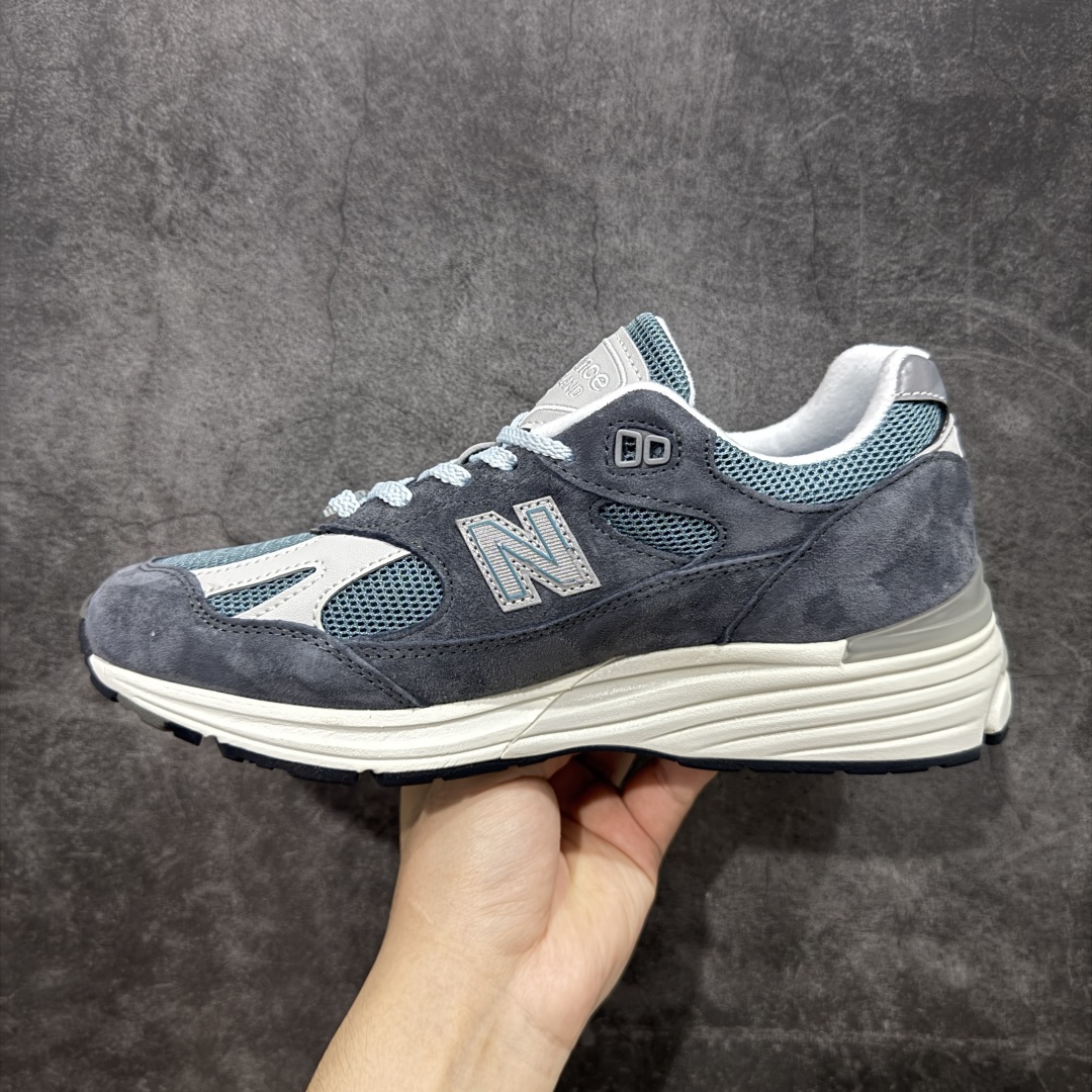 图片[2]-【总裁版】Kith x New Balance NB991V2 第一代总统复古慢跑鞋 海军蓝 U991KH2 正确3M反光细节 原楦原纸版开发 正确6层组合底模精密开发 后跟透明TPU水晶装饰条稳固 沿用了引以为傲的跑鞋手工技艺 采用猪皮绒面并包裹局部透气网面的鞋身设计 菱网鞋舌上刻有New Balance USA 鞋面依旧身着经典的大热之灰 彰显了其高端的品质身份 尺码：36 37 37.5 38 38.5 39 40 40.5 41.5 42 42.5 43 44 45 46.5-选品中心