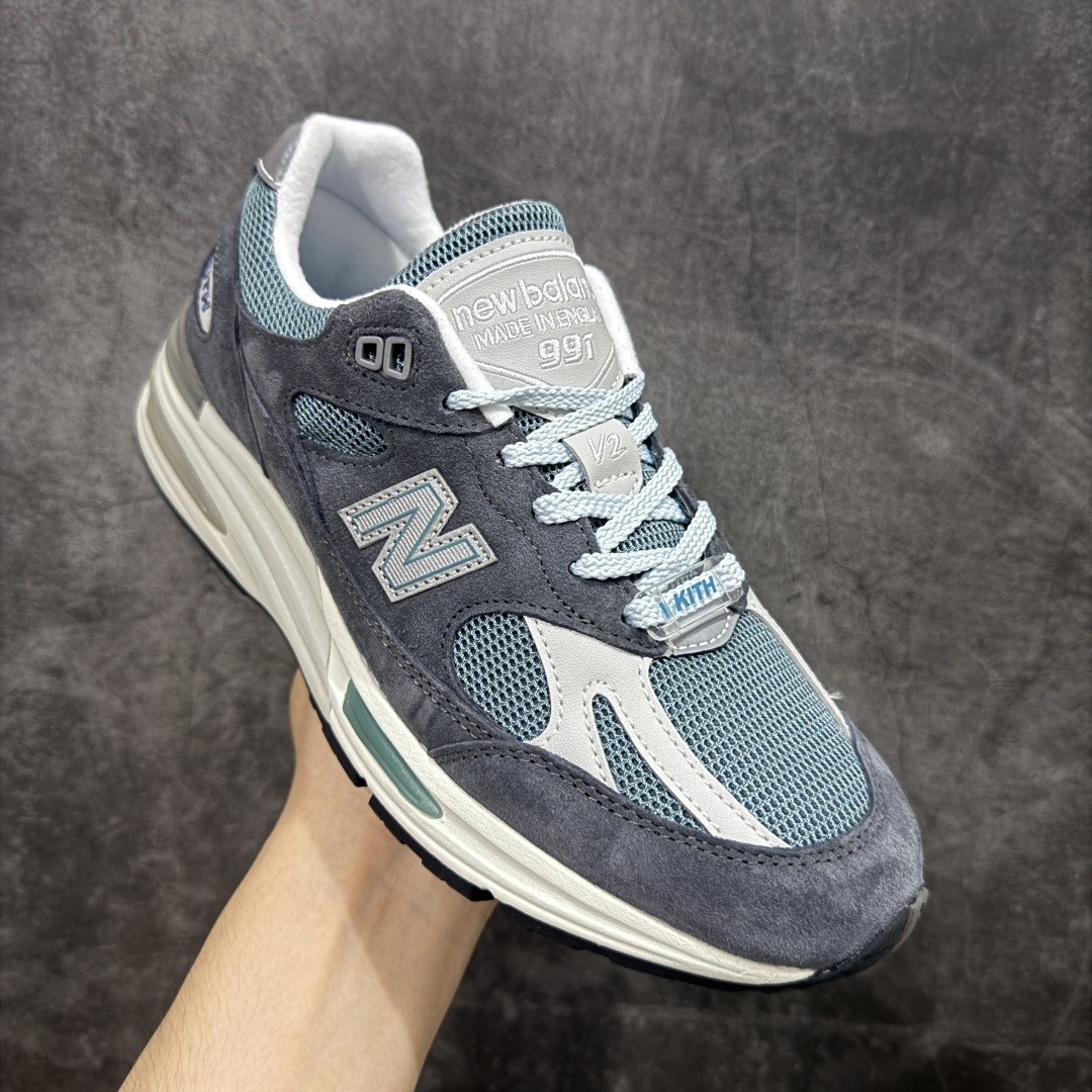 图片[3]-【总裁版】Kith x New Balance NB991V2 第一代总统复古慢跑鞋 海军蓝 U991KH2 正确3M反光细节 原楦原纸版开发 正确6层组合底模精密开发 后跟透明TPU水晶装饰条稳固 沿用了引以为傲的跑鞋手工技艺 采用猪皮绒面并包裹局部透气网面的鞋身设计 菱网鞋舌上刻有New Balance USA 鞋面依旧身着经典的大热之灰 彰显了其高端的品质身份 尺码：36 37 37.5 38 38.5 39 40 40.5 41.5 42 42.5 43 44 45 46.5-选品中心