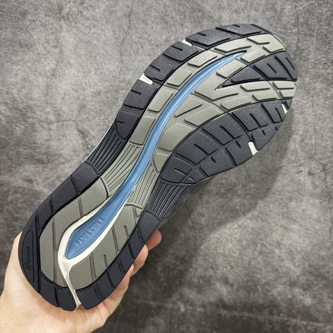 图片[9]-【总裁版】Kith x New Balance NB991V2 第一代总统复古慢跑鞋 海军蓝 U991KH2 正确3M反光细节 原楦原纸版开发 正确6层组合底模精密开发 后跟透明TPU水晶装饰条稳固 沿用了引以为傲的跑鞋手工技艺 采用猪皮绒面并包裹局部透气网面的鞋身设计 菱网鞋舌上刻有New Balance USA 鞋面依旧身着经典的大热之灰 彰显了其高端的品质身份 尺码：36 37 37.5 38 38.5 39 40 40.5 41.5 42 42.5 43 44 45 46.5-选品中心