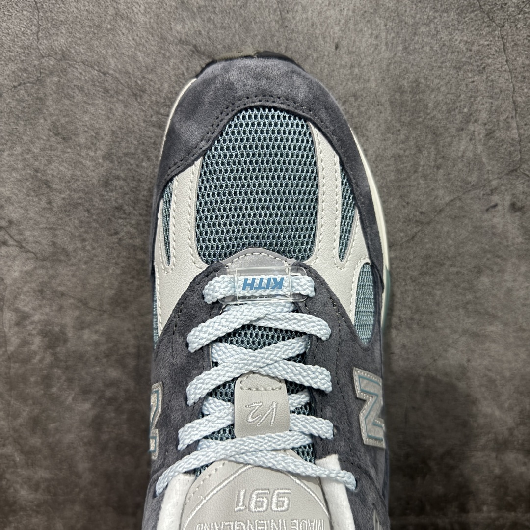 图片[5]-【总裁版】Kith x New Balance NB991V2 第一代总统复古慢跑鞋 海军蓝 U991KH2 正确3M反光细节 原楦原纸版开发 正确6层组合底模精密开发 后跟透明TPU水晶装饰条稳固 沿用了引以为傲的跑鞋手工技艺 采用猪皮绒面并包裹局部透气网面的鞋身设计 菱网鞋舌上刻有New Balance USA 鞋面依旧身着经典的大热之灰 彰显了其高端的品质身份 尺码：36 37 37.5 38 38.5 39 40 40.5 41.5 42 42.5 43 44 45 46.5-选品中心