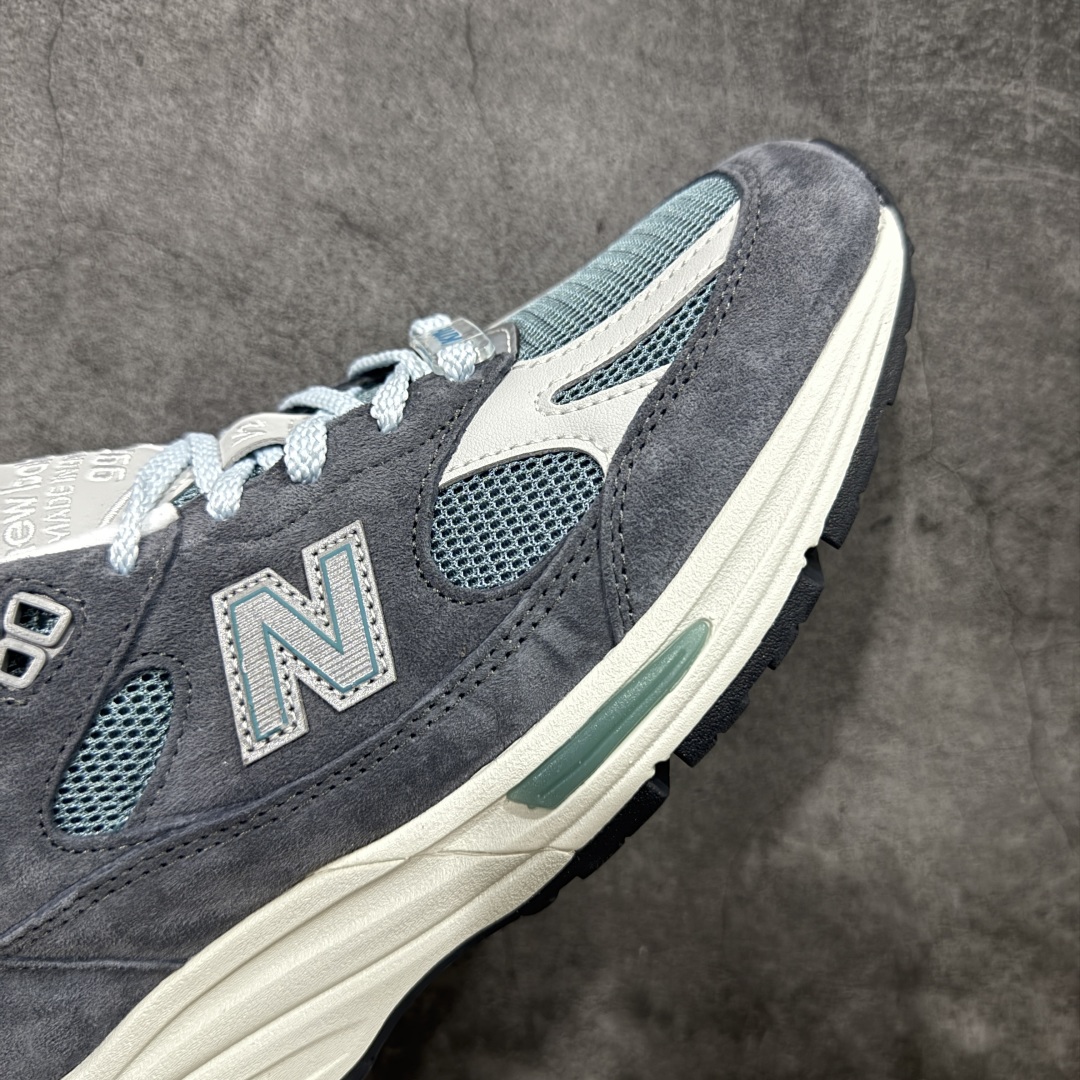 图片[6]-【总裁版】Kith x New Balance NB991V2 第一代总统复古慢跑鞋 海军蓝 U991KH2 正确3M反光细节 原楦原纸版开发 正确6层组合底模精密开发 后跟透明TPU水晶装饰条稳固 沿用了引以为傲的跑鞋手工技艺 采用猪皮绒面并包裹局部透气网面的鞋身设计 菱网鞋舌上刻有New Balance USA 鞋面依旧身着经典的大热之灰 彰显了其高端的品质身份 尺码：36 37 37.5 38 38.5 39 40 40.5 41.5 42 42.5 43 44 45 46.5-选品中心