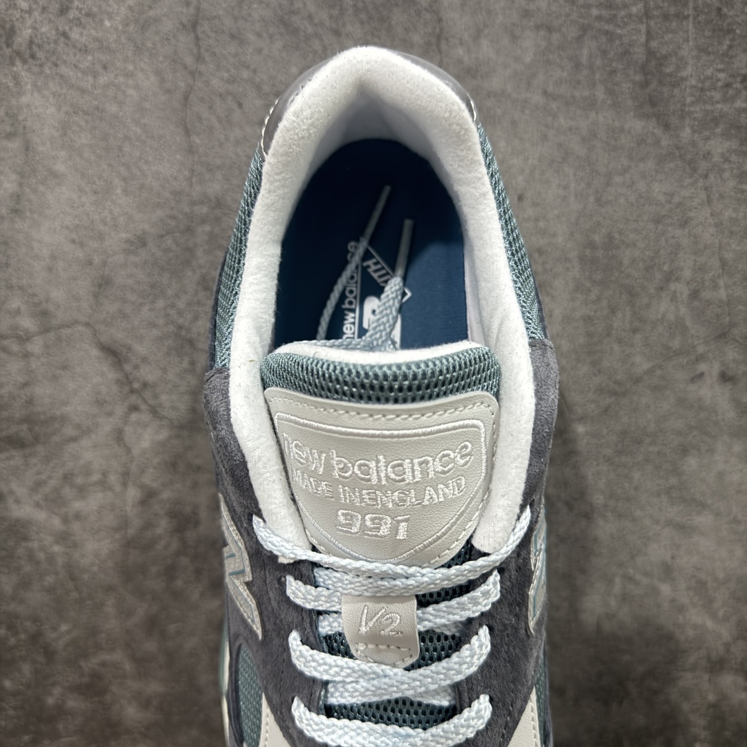 图片[8]-【总裁版】Kith x New Balance NB991V2 第一代总统复古慢跑鞋 海军蓝 U991KH2 正确3M反光细节 原楦原纸版开发 正确6层组合底模精密开发 后跟透明TPU水晶装饰条稳固 沿用了引以为傲的跑鞋手工技艺 采用猪皮绒面并包裹局部透气网面的鞋身设计 菱网鞋舌上刻有New Balance USA 鞋面依旧身着经典的大热之灰 彰显了其高端的品质身份 尺码：36 37 37.5 38 38.5 39 40 40.5 41.5 42 42.5 43 44 45 46.5-选品中心