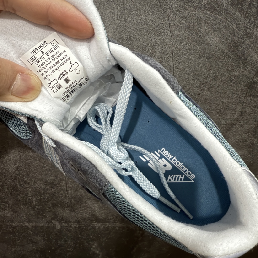 图片[6]-【总裁版】Kith x New Balance NB991V2 第一代总统复古慢跑鞋 海军蓝 U991KH2 正确3M反光细节 原楦原纸版开发 正确6层组合底模精密开发 后跟透明TPU水晶装饰条稳固 沿用了引以为傲的跑鞋手工技艺 采用猪皮绒面并包裹局部透气网面的鞋身设计 菱网鞋舌上刻有New Balance USA 鞋面依旧身着经典的大热之灰 彰显了其高端的品质身份 尺码：36 37 37.5 38 38.5 39 40 40.5 41.5 42 42.5 43 44 45 46.5-选品中心