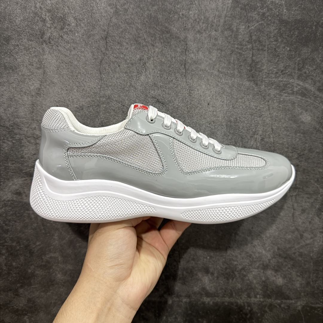 【广东纯原版本】PRADA普拉达 America\’s Cup 休闲运动鞋 男款 黑白 高端原单品质 全码出货 鞋面:漆面小牛皮·高丝光帆布布匹·鞋舌车缝品牌logo -内里:品牌帆布,垫脚; 水染牛皮 -大底:TPR.橡胶:双色成型大底 -超高品控·做工精细:凸显(高端·贵气·档次) -尺码:38-46-选品中心