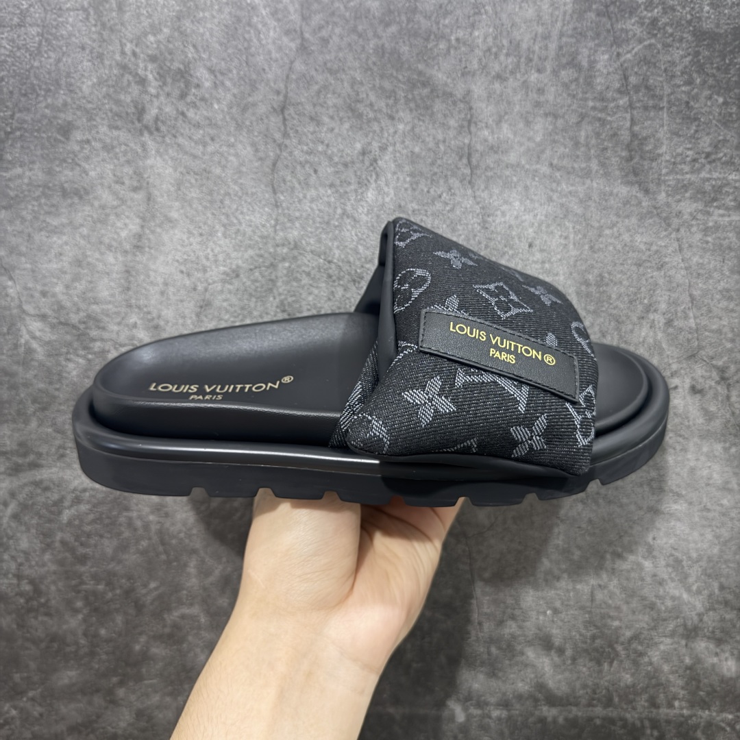 【纯原礼盒版】LOUIS VUITTON 路易威登2024 𝐬𝐬💛春夏最新爆款魔术贴系列 情侣款厚底拖鞋 代购级别稀品上新💫 鞋面:LV进口5D打印花布,牛皮内里 大底:原版开模大底 原版全套礼盒包装 尺码: 35-45 底高4.5cm-选品中心