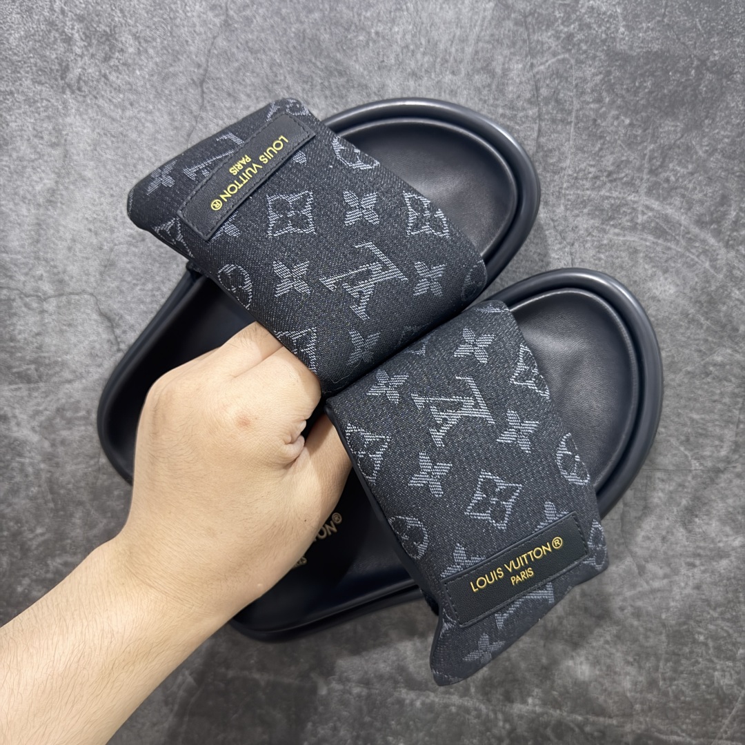 图片[9]-【纯原礼盒版】LOUIS VUITTON 路易威登2024 𝐬𝐬💛春夏最新爆款魔术贴系列 情侣款厚底拖鞋 代购级别稀品上新💫 鞋面：LV进口5D打印花布，牛皮内里 大底：原版开模大底 原版全套礼盒包装 尺码： 35-45 底高4.5cm-选品中心