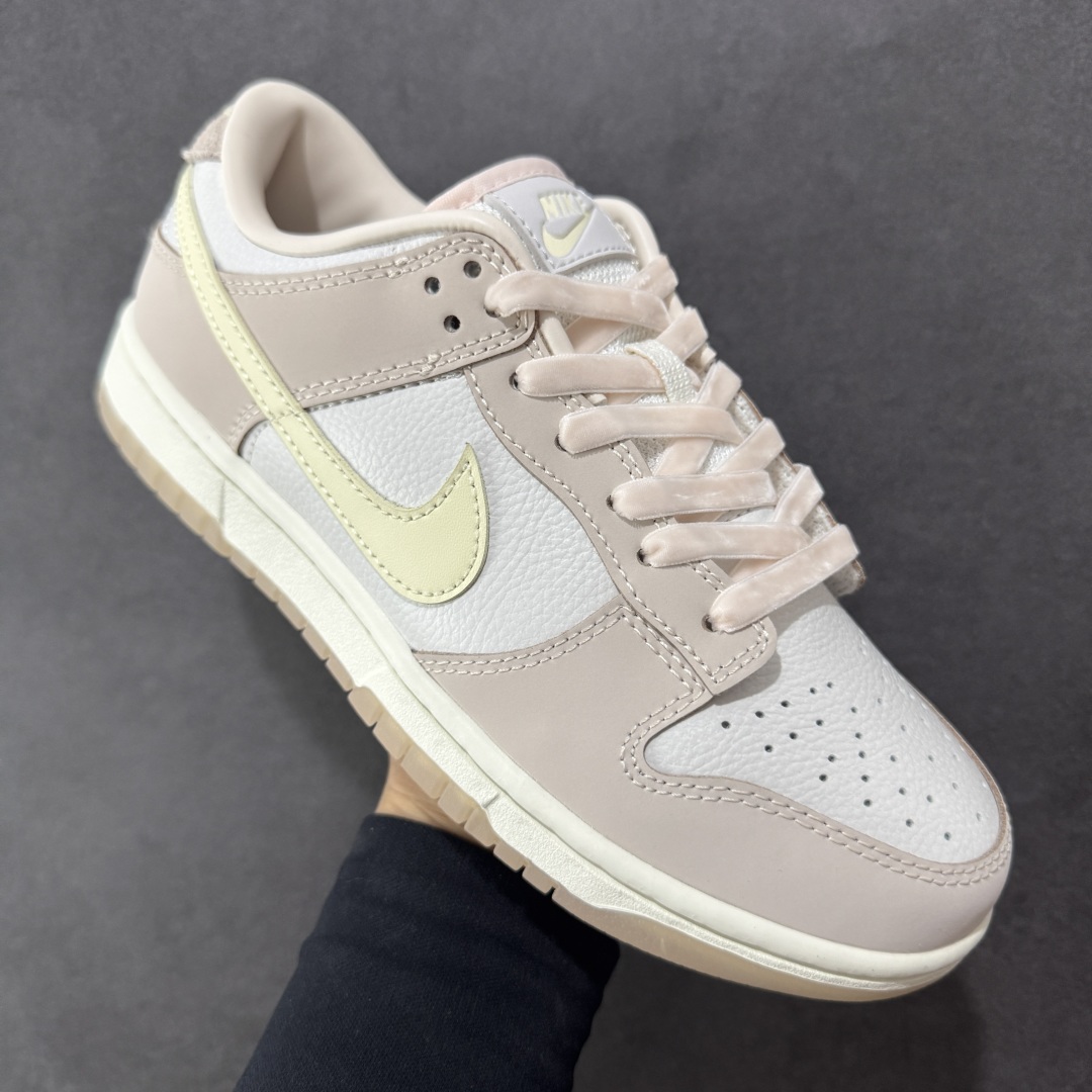 图片[3]-【YC纯原】NK Dunk Low 柔粉 FB7910-601 实力大厂出品 新配色陆续开发 全套原纸板楦头开发 确保原汁原味 完美呈现DUNK版型 一比一鞋头弧度高度鞋身弧度 此版本只针对中端市场 皮料材质有所更替 其他数据细节工艺流程均保持一致 绝不口嗨 细节品控鞋型随意对比 独家私模官方第六代原厂航空铝磨具打磨大底 鞋头坡度极致还原 无解鞋型 原盒原配 圈内天花板工艺 原厂玻璃冲刀 超高清洁度 全鞋零毛边皮料切割 原厂中底布点胶 中底布拉帮走线遵循公司 尺码：35.5 36 36.5 37.5 38 38.5 39 40-选品中心