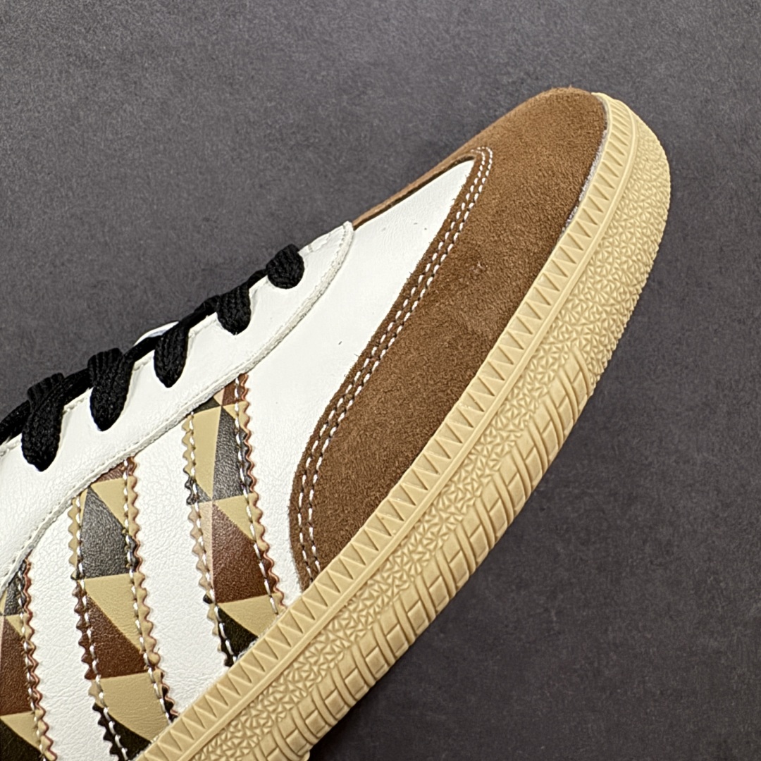 图片[5]-【定制版】adidas originals Samba OG x BURBERRY 棕白 桑巴舞系列复古经典轻便板鞋 此款以简约大方的造型设计 给人以随性休闲的时尚格调 穿着舒适轻便，运动灵活自如 满足日常个性穿搭 货号：GJ75806 尺码：36 36.5 37 38 38.5 39 40 40.5 41 42 42.5 43 44 44.5 45-选品中心
