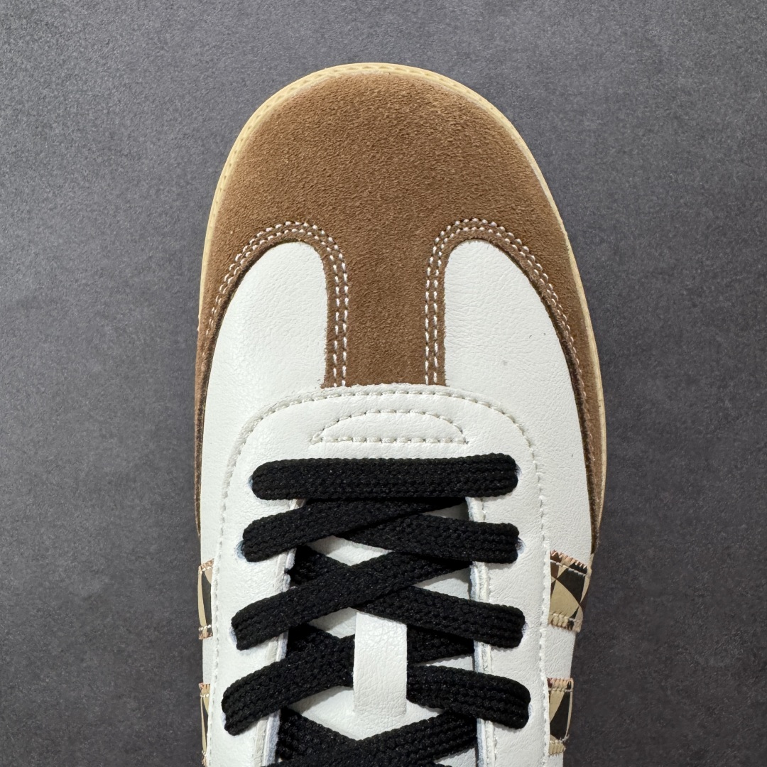 图片[8]-【定制版】adidas originals Samba OG x BURBERRY 棕白 桑巴舞系列复古经典轻便板鞋 此款以简约大方的造型设计 给人以随性休闲的时尚格调 穿着舒适轻便，运动灵活自如 满足日常个性穿搭 货号：GJ75806 尺码：36 36.5 37 38 38.5 39 40 40.5 41 42 42.5 43 44 44.5 45-选品中心