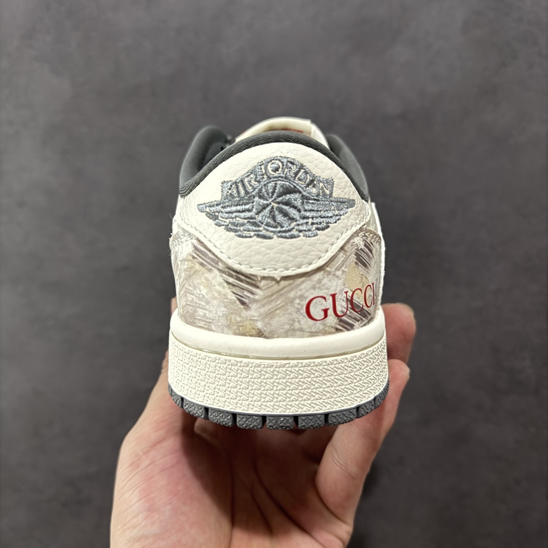 图片[4]-【定制版】Gucci x Air Jordan 1 Low 定制配色 古驰联名 乔1 AJ1经典倒钩低帮休闲百搭板鞋 XB1979-005  公司级版本 定制鞋盒 大厂流水作业生产 超高清洁度 皮料切割干净无任何毛边 细节完美   尺码：36 36.5 37.5 38 38.5 39 40 40.5 41 42 42.5 43 44 44.5 45-选品中心