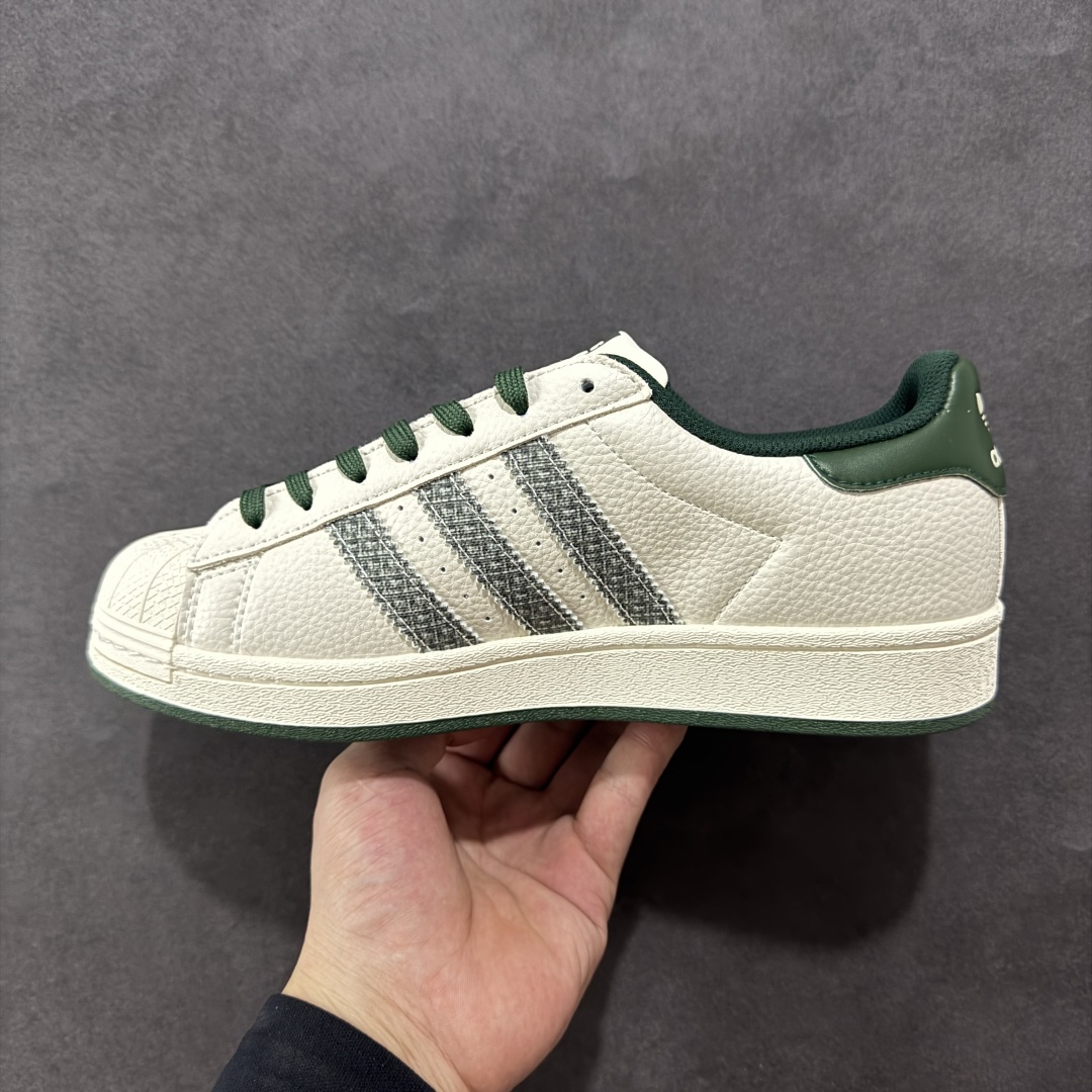 图片[2]-【定制版】AD Originals Superstar x Stussy 白绿 采用全新头层拼接皮革材质 后跟采用特色3D立体印字 渠道正品订单 诠释市场最高工艺水平 全鞋进口头层皮料打造 区别市面普通真标版本，进出专柜无压力 货号：AD8017 尺码：36-45-选品中心