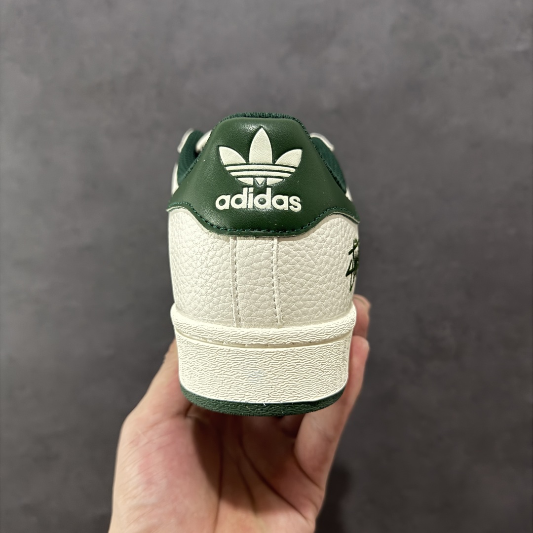 图片[4]-【定制版】AD Originals Superstar x Stussy 白绿 采用全新头层拼接皮革材质 后跟采用特色3D立体印字 渠道正品订单 诠释市场最高工艺水平 全鞋进口头层皮料打造 区别市面普通真标版本，进出专柜无压力 货号：AD8017 尺码：36-45-选品中心