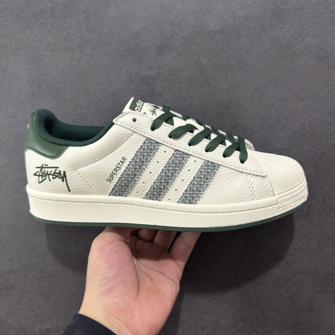 【定制版】AD Originals Superstar x Stussy 白绿 采用全新头层拼接皮革材质 后跟采用特色3D立体印字 渠道正品订单 诠释市场最高工艺水平 全鞋进口头层皮料打造 区别市面普通真标版本,进出专柜无压力 货号:AD8017 尺码:36-45-选品中心