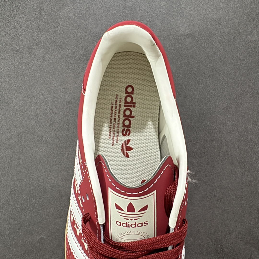 图片[7]-【定制版】adidas originals Samba OG x AMI 红白 桑巴舞系列复古经典轻便板鞋 此款以简约大方的造型设计 给人以随性休闲的时尚格调 穿着舒适轻便，运动灵活自如 满足日常个性穿搭 货号：XR0006 尺码：36 36.5 37 38 38.5 39 40 40.5 41 42 42.5 43 44 44.5 45-选品中心
