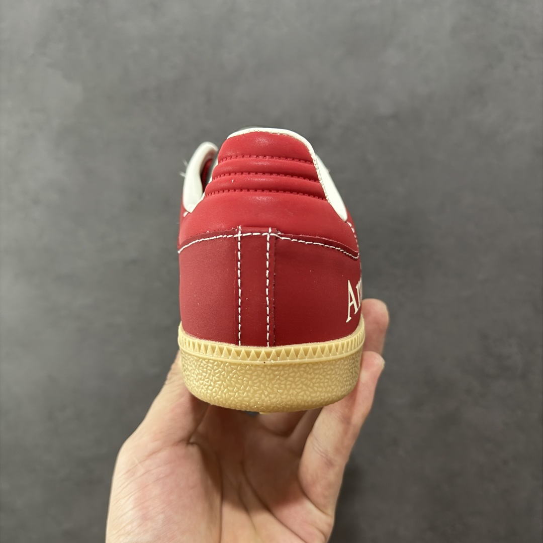 图片[4]-【定制版】adidas originals Samba OG x AMI 红白 桑巴舞系列复古经典轻便板鞋 此款以简约大方的造型设计 给人以随性休闲的时尚格调 穿着舒适轻便，运动灵活自如 满足日常个性穿搭 货号：XR0006 尺码：36 36.5 37 38 38.5 39 40 40.5 41 42 42.5 43 44 44.5 45-选品中心