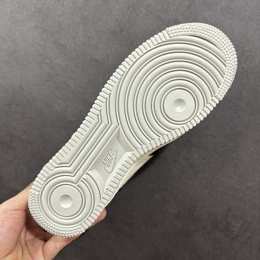 图片[9]-【定制版】Nike Air Force 1\’07 Low \”Blue Daisy\” 手绘涂鸦 蓝调雏菊 空军一号低帮休闲运动板鞋 BD7007-333  #蓝调雏菊，是艺术与潮流的奇妙融合。以经典鞋型为基底，黑蓝为主色调晕染出独特氛围，如同将静谧夜色与澄澈蓝天揉入鞋身 。雏菊图案错落点缀，清新灵动，打破深色沉闷，恰似在蓝调旋律里跳出的俏皮音符  尺码：36 36.5 37.5 38 38.5 39 40 40.5 41 42 42.5 43 44 44.5 45-选品中心