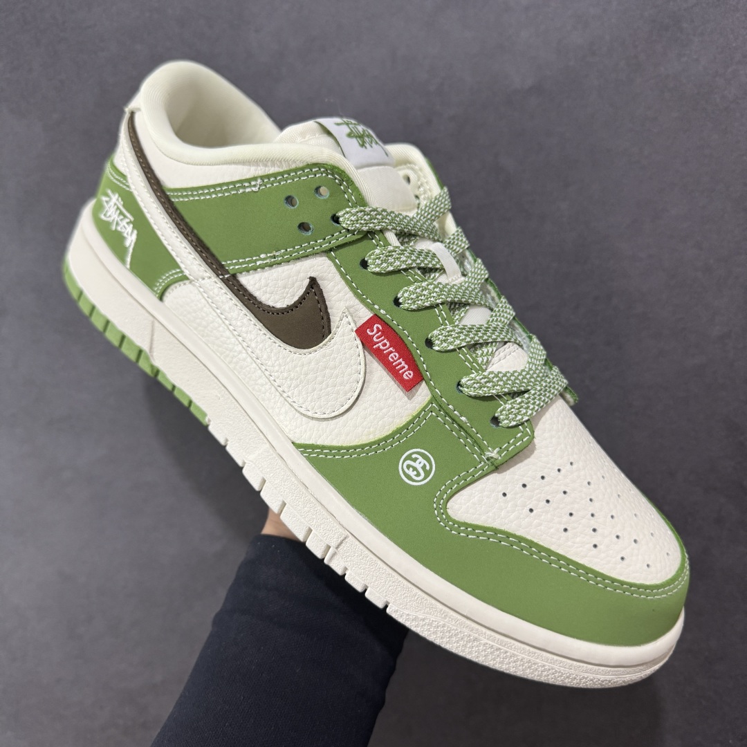 图片[3]-【定制版】Nike SB Dunk Low 白棕双勾斯图西 周年高端定制 低帮休闲板鞋 LW1818-120  #定制鞋盒 大厂纯原品质出货 超高清洁度 皮料切割干净无任何毛边 细节完美   尺码：36 36.5 37.5 38 38.5 39 40 40.5 41 42 42.5 43 44 44.5 45-选品中心