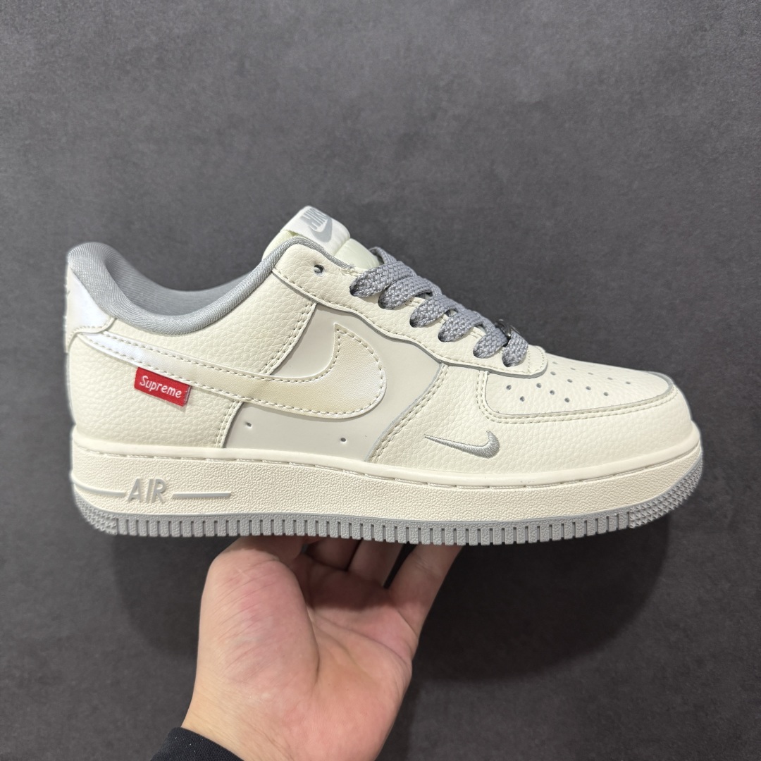 【定制版】Nike Air Force 1\'07 Low Supreme联名 灰底红标 空军一号低帮休闲板鞋 XX3168-195  #原楦头原纸板 原装鞋盒 定制五金配件 内置全掌气垫 原厂鞋底  尺码:36 36.5 37.5 38 38.5 39 40 40.5 41 42 42.5 43 44 44.5 45-选品中心