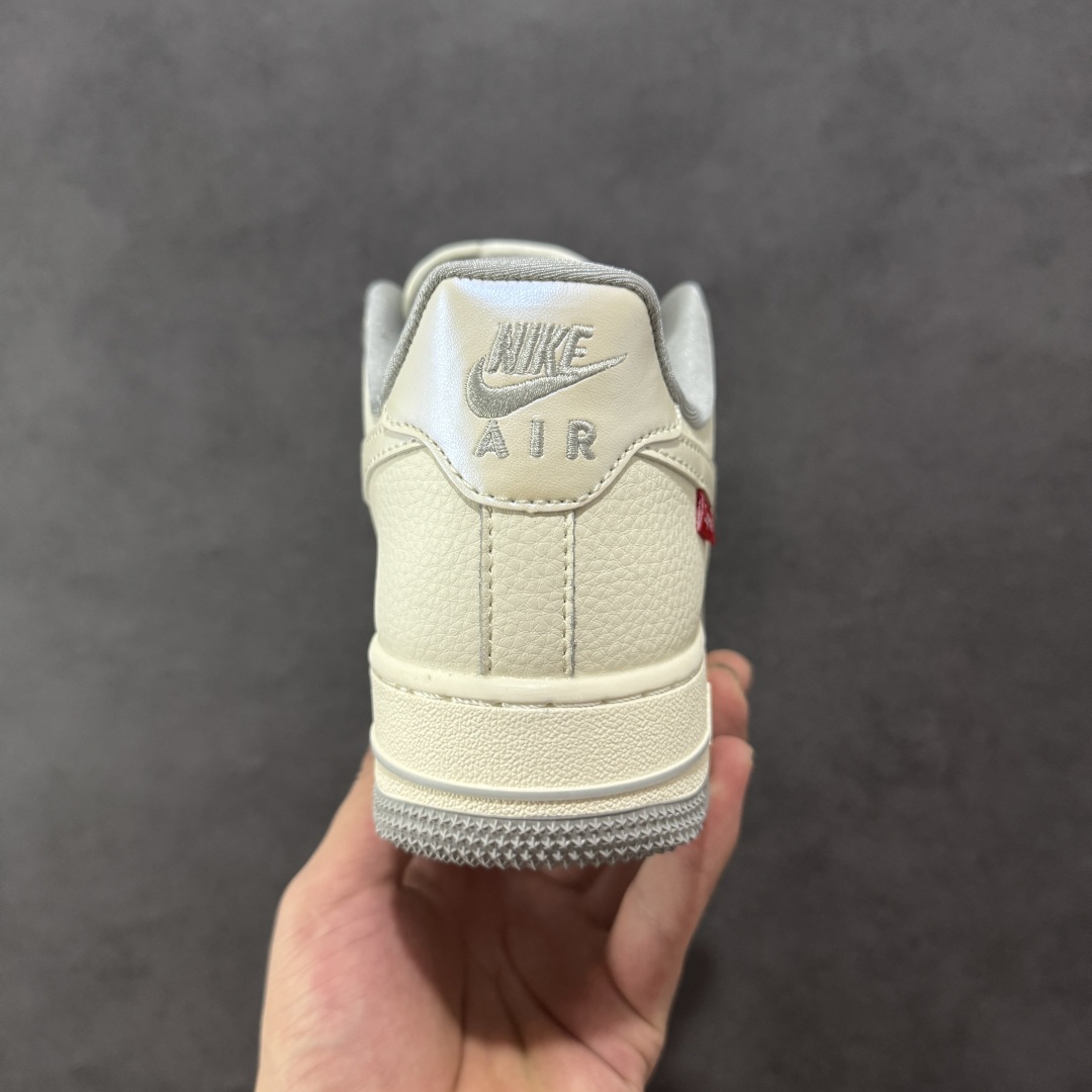 图片[4]-【定制版】Nike Air Force 1\’07 Low Supreme联名 灰底红标 空军一号低帮休闲板鞋 XX3168-195  #原楦头原纸板 原装鞋盒 定制五金配件 内置全掌气垫 原厂鞋底  尺码：36 36.5 37.5 38 38.5 39 40 40.5 41 42 42.5 43 44 44.5 45-选品中心