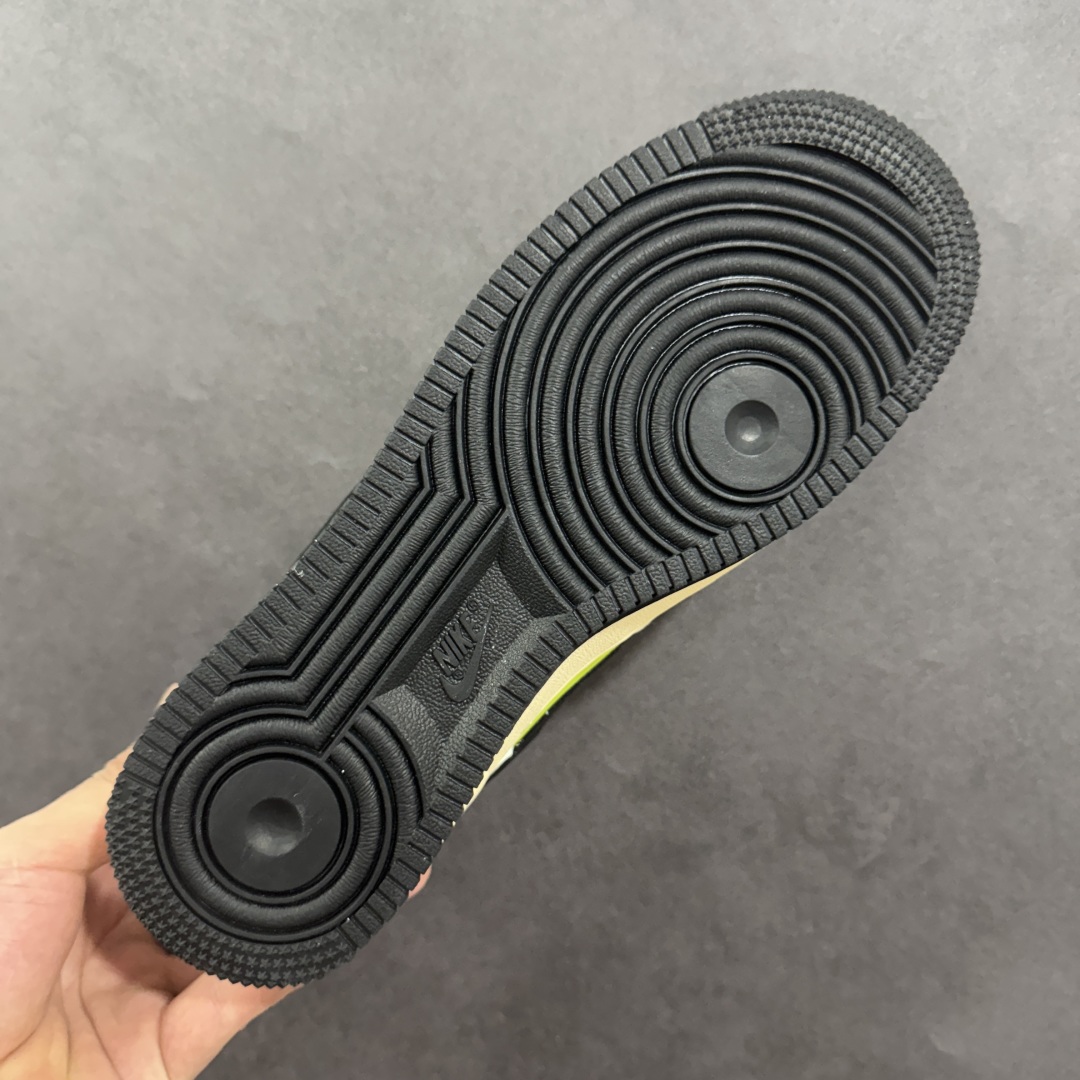 图片[9]-【定制版】海外限量发售！公司级Nike Air Force 1 \’07 Low “斯图西联名——荧光英文米黑”空军一号 低帮 运动鞋 休闲鞋 折边针车 工艺难度大 原楦头原纸板 原装鞋盒 定制五金配件 内置全掌气垫 原厂鞋底 货号：QW5836-002 尺码：36 36.5 37.5 38 38.5 39 40 40.5 41 42 42.5 43 44 44.5 45-选品中心