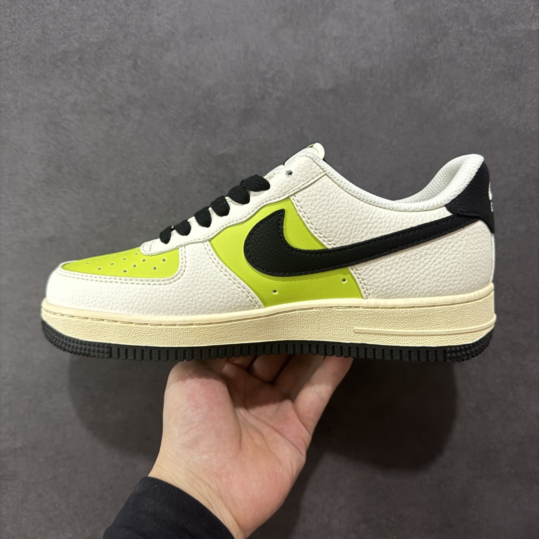 图片[2]-【定制版】海外限量发售！公司级Nike Air Force 1 \’07 Low “斯图西联名——荧光英文米黑”空军一号 低帮 运动鞋 休闲鞋 折边针车 工艺难度大 原楦头原纸板 原装鞋盒 定制五金配件 内置全掌气垫 原厂鞋底 货号：QW5836-002 尺码：36 36.5 37.5 38 38.5 39 40 40.5 41 42 42.5 43 44 44.5 45-选品中心