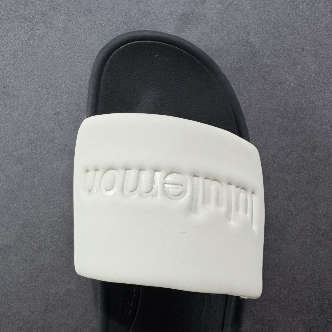 图片[8]-【公司级】Lululemon Rsetfeel Slide 露露乐檬拖鞋实拍上架 立体针织弹力鞋面轻量透气，中底采用Lululemon特别研发的加厚泡棉材料，利用专门的分层解构和泡棉技术实现了缓震和支撑性的平衡。采用TPU后跟支撑，减震设计，缓冲接地力，舒适回弹。 小红书爆款 一鞋难求👊🏻 尺码：36-45-选品中心