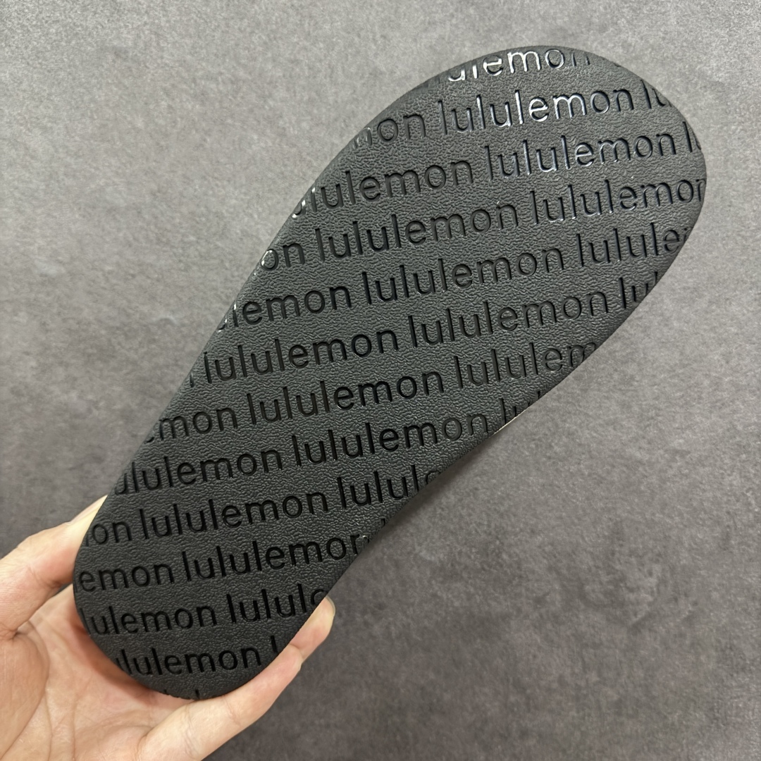 图片[9]-【公司级】Lululemon Rsetfeel Slide 露露乐檬拖鞋实拍上架 立体针织弹力鞋面轻量透气，中底采用Lululemon特别研发的加厚泡棉材料，利用专门的分层解构和泡棉技术实现了缓震和支撑性的平衡。采用TPU后跟支撑，减震设计，缓冲接地力，舒适回弹。 小红书爆款 一鞋难求👊🏻 尺码：36-45-选品中心