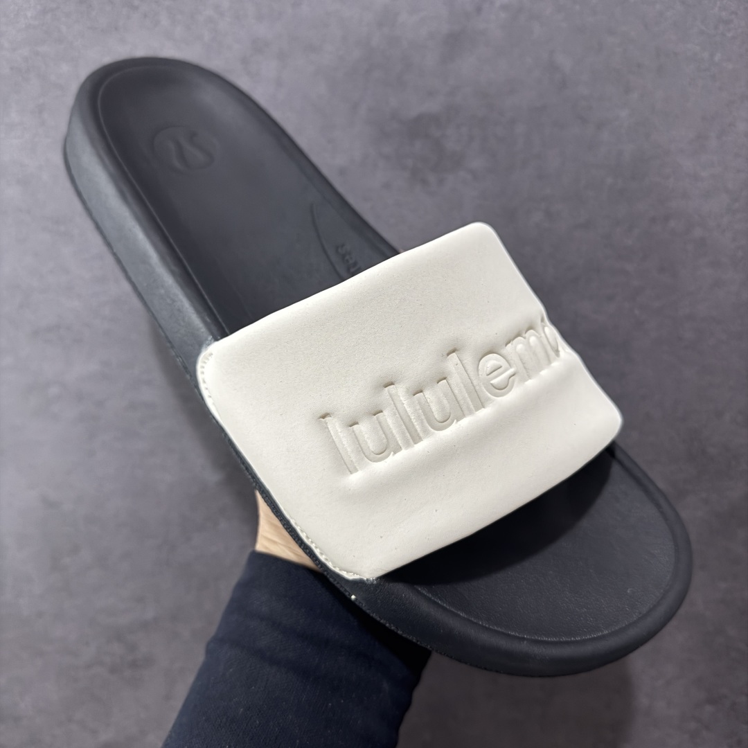 图片[3]-【公司级】Lululemon Rsetfeel Slide 露露乐檬拖鞋实拍上架 立体针织弹力鞋面轻量透气，中底采用Lululemon特别研发的加厚泡棉材料，利用专门的分层解构和泡棉技术实现了缓震和支撑性的平衡。采用TPU后跟支撑，减震设计，缓冲接地力，舒适回弹。 小红书爆款 一鞋难求👊🏻 尺码：36-45-选品中心