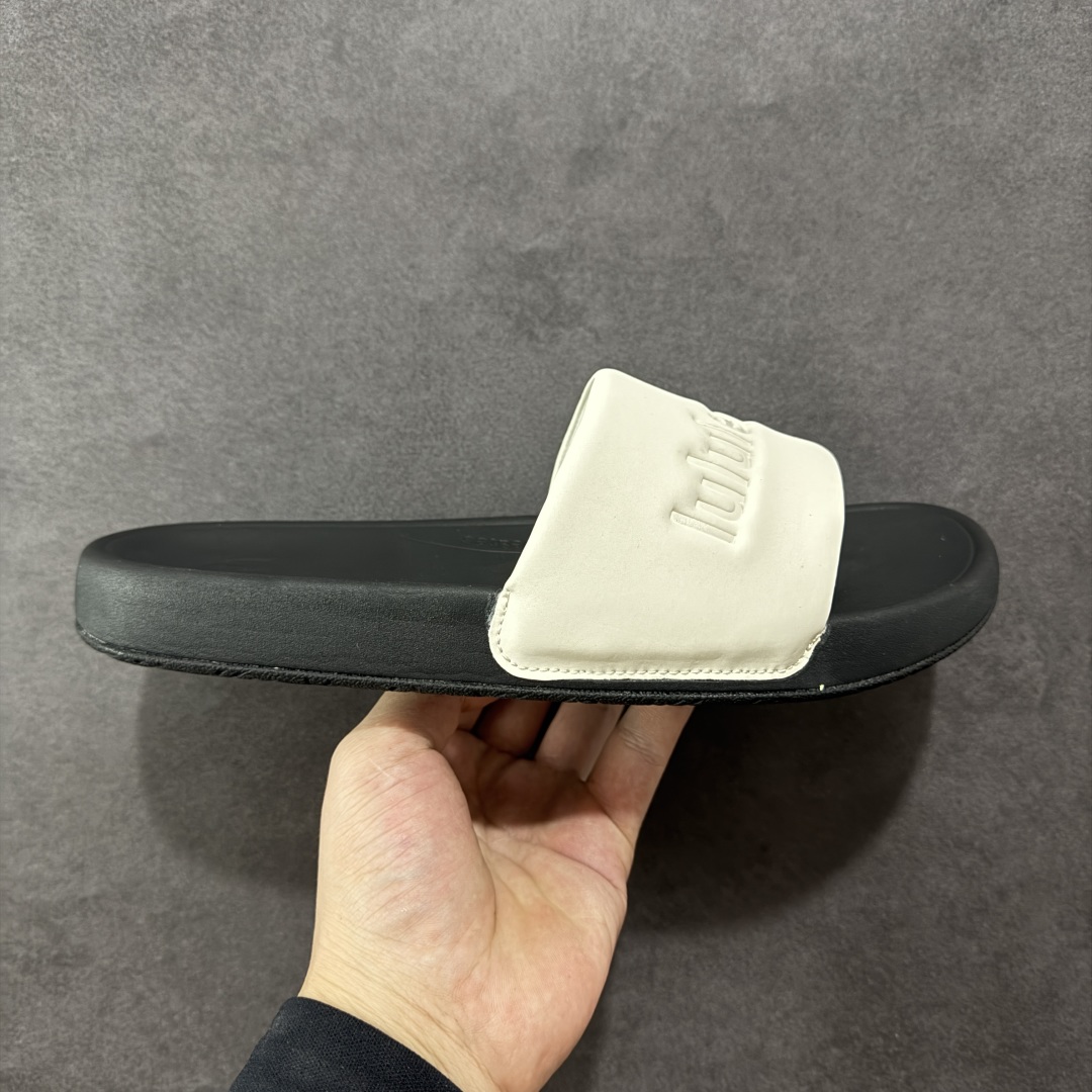 【公司级】Lululemon Rsetfeel Slide 露露乐檬拖鞋实拍上架 立体针织弹力鞋面轻量透气,中底采用Lululemon特别研发的加厚泡棉材料,利用专门的分层解构和泡棉技术实现了缓震和支撑性的平衡。采用TPU后跟支撑,减震设计,缓冲接地力,舒适回弹。 小红书爆款 一鞋难求👊🏻 尺码:36-45-选品中心