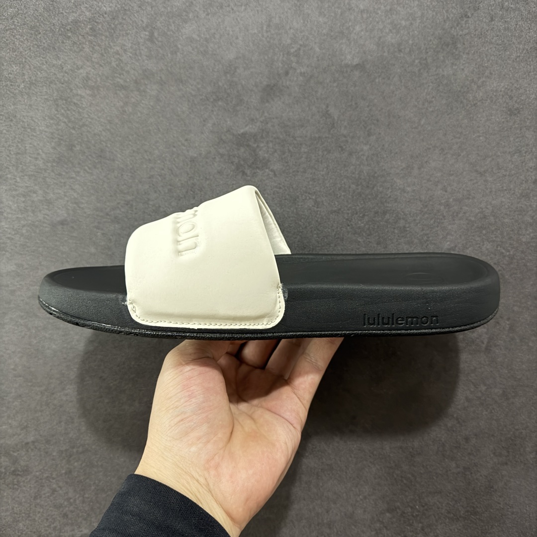 图片[2]-【公司级】Lululemon Rsetfeel Slide 露露乐檬拖鞋实拍上架 立体针织弹力鞋面轻量透气，中底采用Lululemon特别研发的加厚泡棉材料，利用专门的分层解构和泡棉技术实现了缓震和支撑性的平衡。采用TPU后跟支撑，减震设计，缓冲接地力，舒适回弹。 小红书爆款 一鞋难求👊🏻 尺码：36-45-选品中心