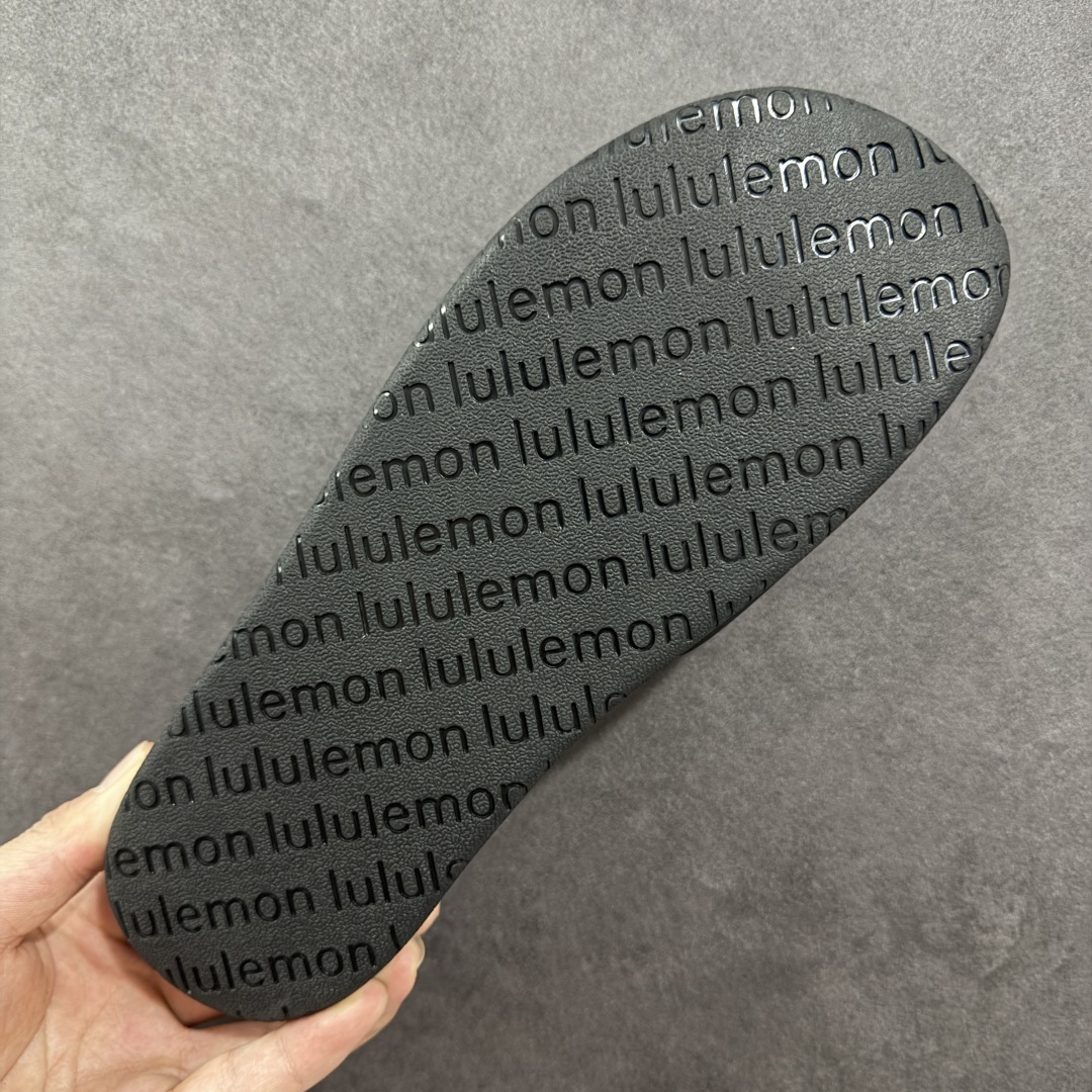 图片[9]-【公司级】Lululemon Rsetfeel Slide 露露乐檬拖鞋实拍上架 立体针织弹力鞋面轻量透气，中底采用Lululemon特别研发的加厚泡棉材料，利用专门的分层解构和泡棉技术实现了缓震和支撑性的平衡。采用TPU后跟支撑，减震设计，缓冲接地力，舒适回弹。 小红书爆款 一鞋难求👊🏻 尺码：36-45-选品中心