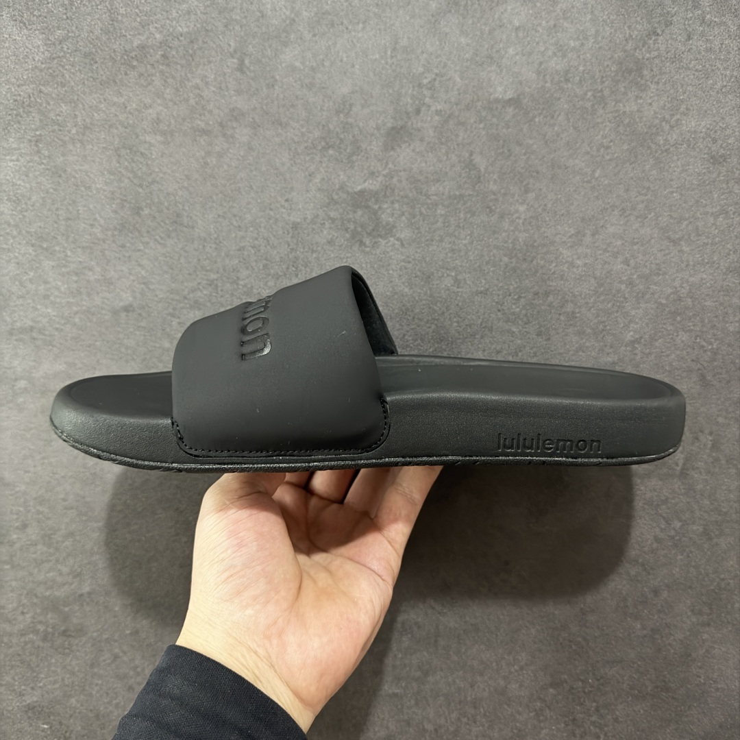 图片[2]-【公司级】Lululemon Rsetfeel Slide 露露乐檬拖鞋实拍上架 立体针织弹力鞋面轻量透气，中底采用Lululemon特别研发的加厚泡棉材料，利用专门的分层解构和泡棉技术实现了缓震和支撑性的平衡。采用TPU后跟支撑，减震设计，缓冲接地力，舒适回弹。 小红书爆款 一鞋难求👊🏻 尺码：36-45-选品中心
