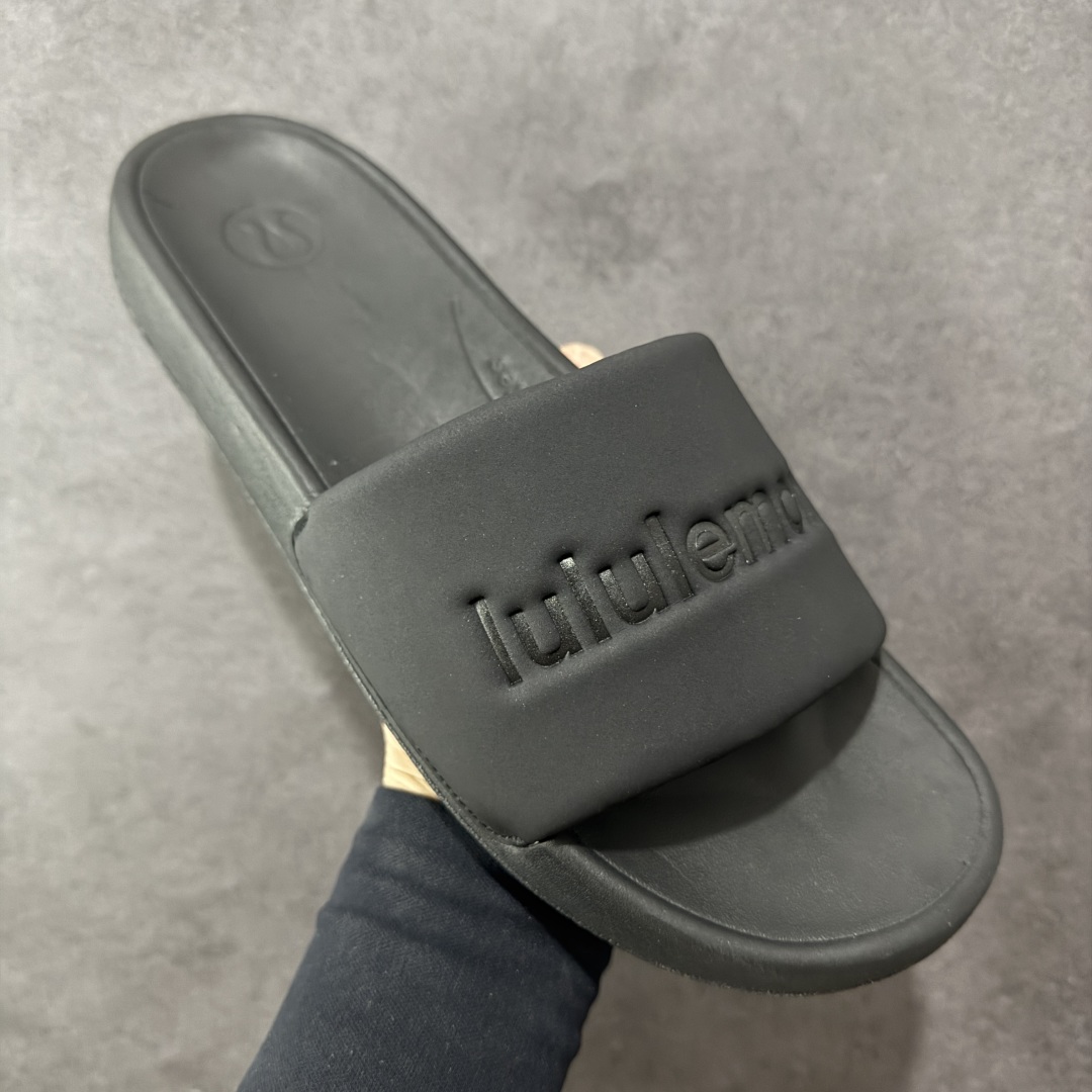 图片[3]-【公司级】Lululemon Rsetfeel Slide 露露乐檬拖鞋实拍上架 立体针织弹力鞋面轻量透气，中底采用Lululemon特别研发的加厚泡棉材料，利用专门的分层解构和泡棉技术实现了缓震和支撑性的平衡。采用TPU后跟支撑，减震设计，缓冲接地力，舒适回弹。 小红书爆款 一鞋难求👊🏻 尺码：36-45-选品中心