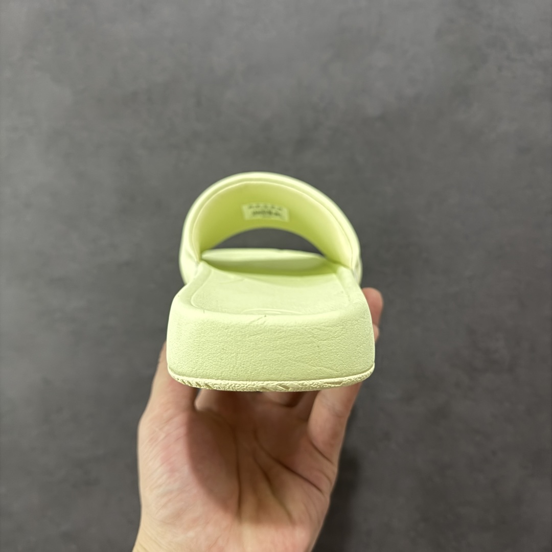 图片[4]-【公司级】Lululemon Rsetfeel Slide 露露乐檬拖鞋实拍上架 立体针织弹力鞋面轻量透气，中底采用Lululemon特别研发的加厚泡棉材料，利用专门的分层解构和泡棉技术实现了缓震和支撑性的平衡。采用TPU后跟支撑，减震设计，缓冲接地力，舒适回弹。 小红书爆款 一鞋难求👊🏻 尺码：36-45-选品中心