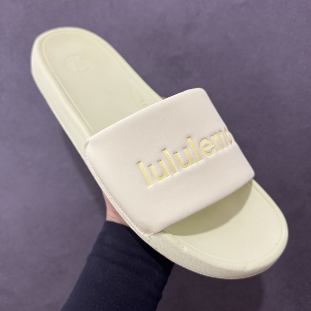 图片[3]-【公司级】Lululemon Rsetfeel Slide 露露乐檬拖鞋实拍上架 立体针织弹力鞋面轻量透气，中底采用Lululemon特别研发的加厚泡棉材料，利用专门的分层解构和泡棉技术实现了缓震和支撑性的平衡。采用TPU后跟支撑，减震设计，缓冲接地力，舒适回弹。 小红书爆款 一鞋难求👊🏻 尺码：36-45-选品中心