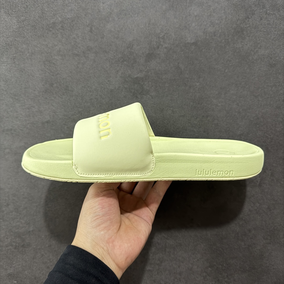 图片[2]-【公司级】Lululemon Rsetfeel Slide 露露乐檬拖鞋实拍上架 立体针织弹力鞋面轻量透气，中底采用Lululemon特别研发的加厚泡棉材料，利用专门的分层解构和泡棉技术实现了缓震和支撑性的平衡。采用TPU后跟支撑，减震设计，缓冲接地力，舒适回弹。 小红书爆款 一鞋难求👊🏻 尺码：36-45-选品中心