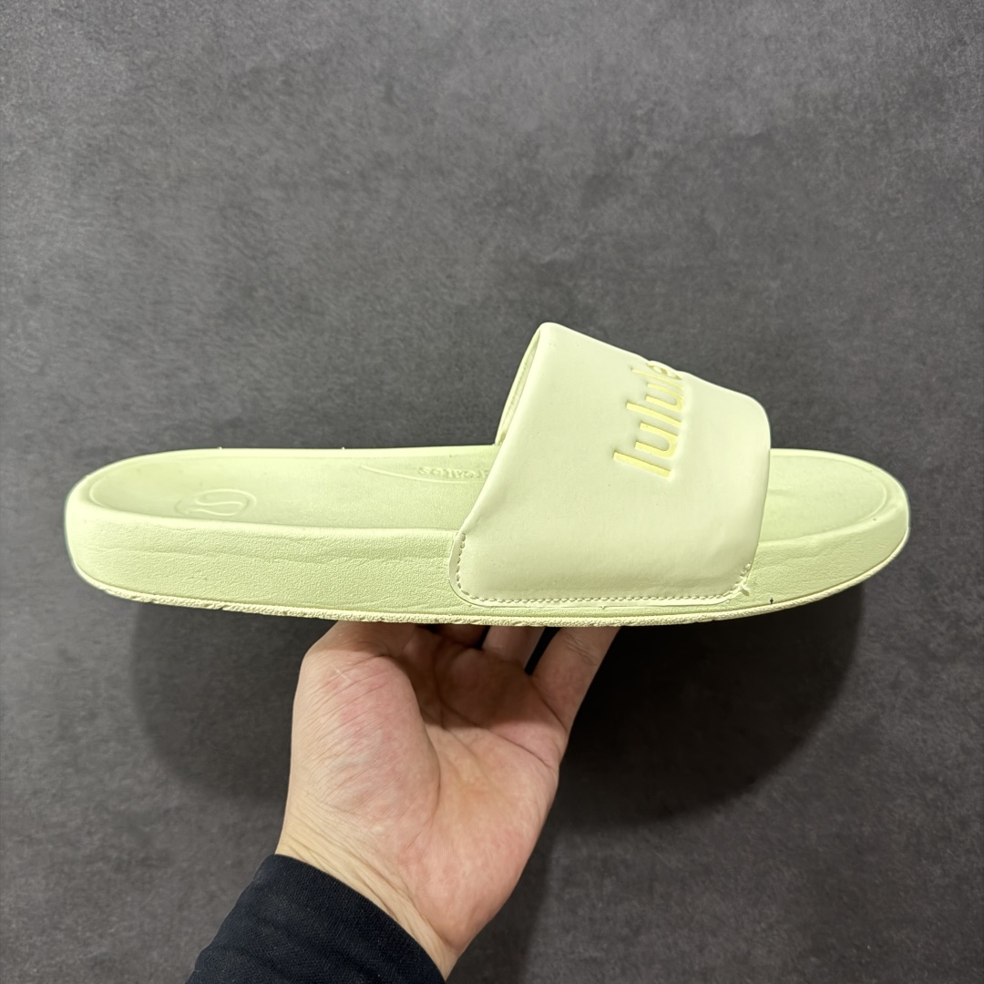 【公司级】Lululemon Rsetfeel Slide 露露乐檬拖鞋实拍上架 立体针织弹力鞋面轻量透气,中底采用Lululemon特别研发的加厚泡棉材料,利用专门的分层解构和泡棉技术实现了缓震和支撑性的平衡。采用TPU后跟支撑,减震设计,缓冲接地力,舒适回弹。 小红书爆款 一鞋难求👊🏻 尺码:36-45-选品中心
