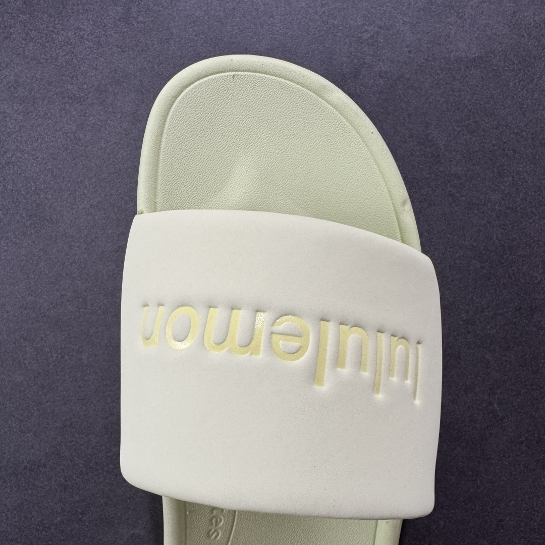 图片[8]-【公司级】Lululemon Rsetfeel Slide 露露乐檬拖鞋实拍上架 立体针织弹力鞋面轻量透气，中底采用Lululemon特别研发的加厚泡棉材料，利用专门的分层解构和泡棉技术实现了缓震和支撑性的平衡。采用TPU后跟支撑，减震设计，缓冲接地力，舒适回弹。 小红书爆款 一鞋难求👊🏻 尺码：36-45-选品中心