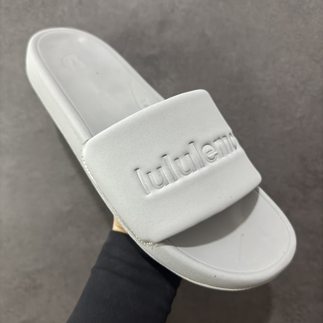 图片[3]-【公司级】Lululemon Rsetfeel Slide 露露乐檬拖鞋实拍上架 立体针织弹力鞋面轻量透气，中底采用Lululemon特别研发的加厚泡棉材料，利用专门的分层解构和泡棉技术实现了缓震和支撑性的平衡。采用TPU后跟支撑，减震设计，缓冲接地力，舒适回弹。 小红书爆款 一鞋难求👊🏻 尺码：36-45-选品中心