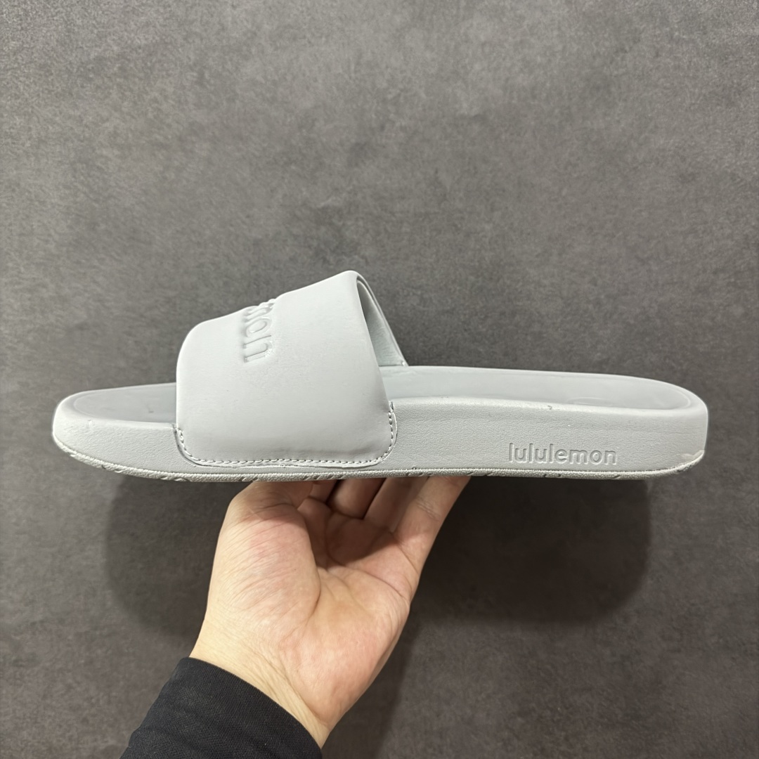 图片[2]-【公司级】Lululemon Rsetfeel Slide 露露乐檬拖鞋实拍上架 立体针织弹力鞋面轻量透气，中底采用Lululemon特别研发的加厚泡棉材料，利用专门的分层解构和泡棉技术实现了缓震和支撑性的平衡。采用TPU后跟支撑，减震设计，缓冲接地力，舒适回弹。 小红书爆款 一鞋难求👊🏻 尺码：36-45-选品中心