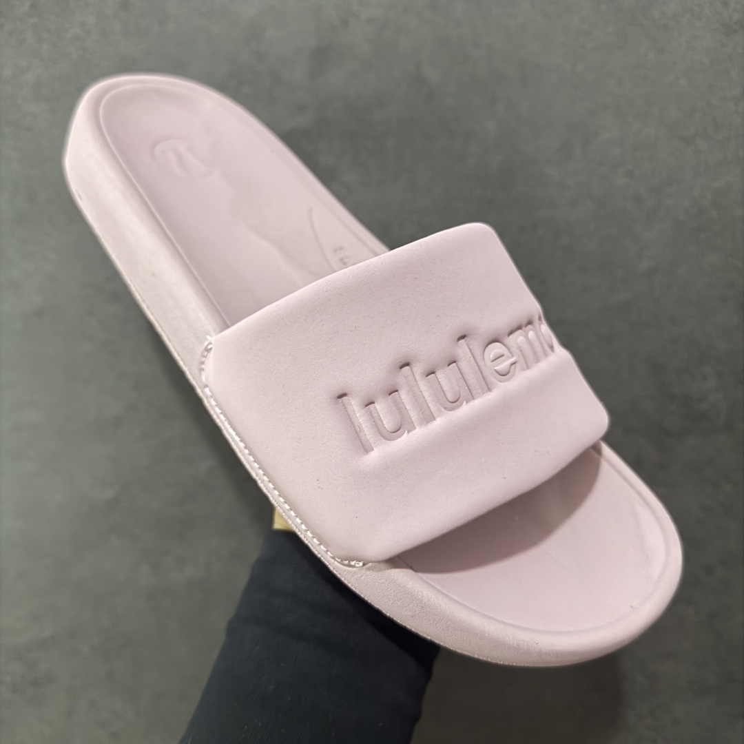 图片[3]-【公司级】Lululemon Rsetfeel Slide 露露乐檬拖鞋实拍上架 立体针织弹力鞋面轻量透气，中底采用Lululemon特别研发的加厚泡棉材料，利用专门的分层解构和泡棉技术实现了缓震和支撑性的平衡。采用TPU后跟支撑，减震设计，缓冲接地力，舒适回弹。 小红书爆款 一鞋难求👊🏻 尺码：36-45-选品中心
