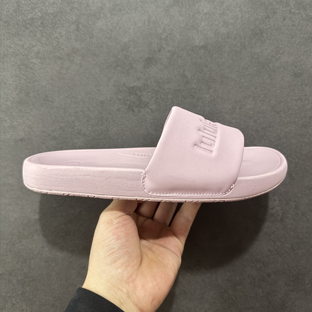 【公司级】Lululemon Rsetfeel Slide 露露乐檬拖鞋实拍上架 立体针织弹力鞋面轻量透气,中底采用Lululemon特别研发的加厚泡棉材料,利用专门的分层解构和泡棉技术实现了缓震和支撑性的平衡。采用TPU后跟支撑,减震设计,缓冲接地力,舒适回弹。 小红书爆款 一鞋难求👊🏻 尺码:36-45-选品中心