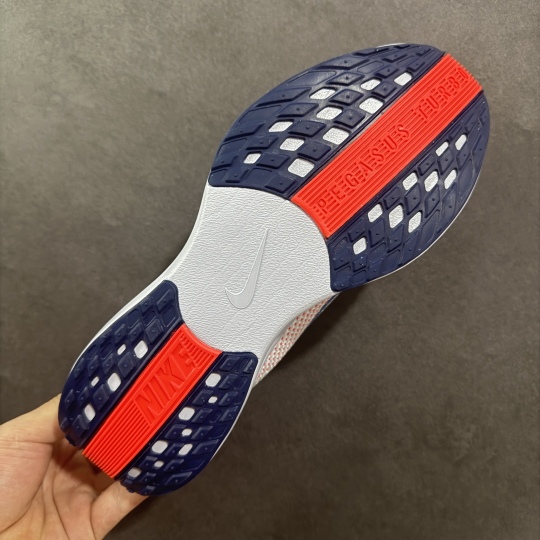 图片[9]-【XE纯原】Nike Pegasus Plus 超级飞马系列马拉松跑步鞋 FQ7262-006 平台专供 充正品质 之前未流通市场版本 内里嵌入定型海绵 中底搭载前Zoom+全掌React配置 全部原鞋开发打造 所有细节全部同步原版 全新一代拥有 Zoom Air 一如既往的稳定感和流畅感 鞋面采用工程网眼设计 为特定高热区域营造出色透气性 进一步增加鞋面的穿孔数量 让足部能够快速散热 中足搭配 Flywire 飞线 在高速运动时营造舒适稳定的贴合感 内置Zoon气垫加持 动力十足！ 尺码： 39 40 40.5 41 42 42.5 43 44 44.5 45 46-选品中心