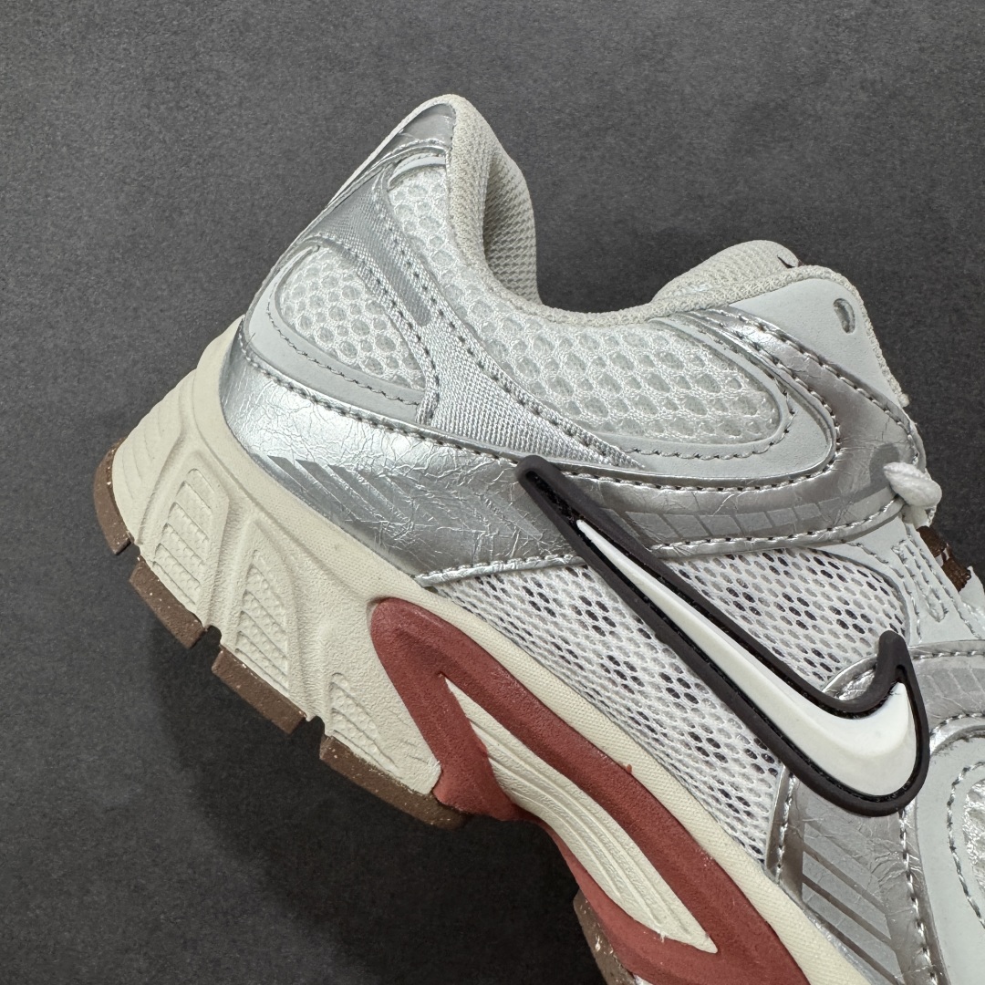 图片[6]-【纯原版】NK V5 RNR系列 夏季透气舒适百搭防滑耐磨低帮网面跑步鞋 目前市售最高品质 千禧年复古Y3K风格舒适百搭跑步鞋 融合了复古与现代设计元素，轻量化设计，鞋面采用透气网眼材料，搭配轻质泡沫中底，缓震舒适，适合日常通勤或轻量级徒步，可以满足日常穿搭的同时，还兼容户外徒步功能 货号：HQ7901-102 尺码：36 36.5 37.5 38 38.5 39 40 40.5 41 42 42.5 43 44 44.5 45-选品中心