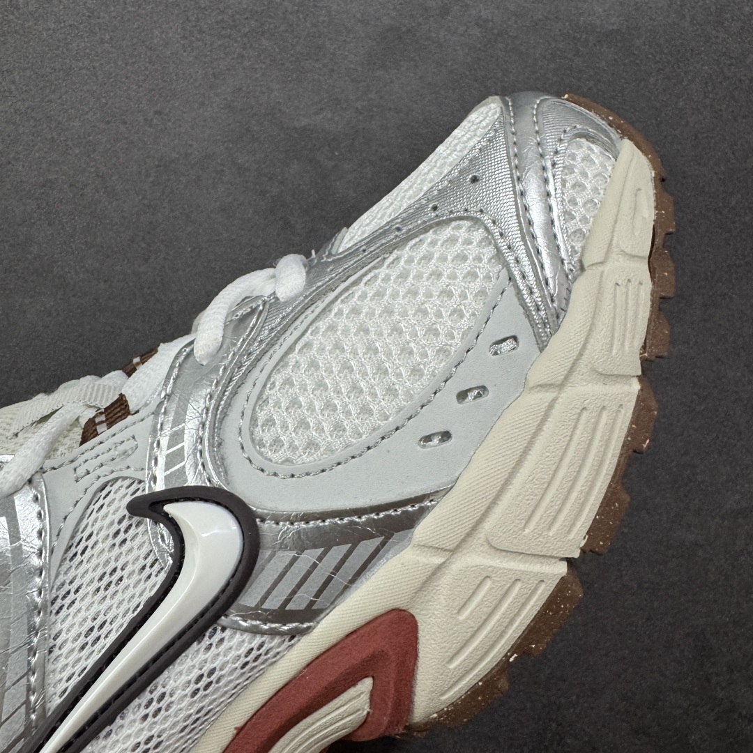 图片[5]-【纯原版】NK V5 RNR系列 夏季透气舒适百搭防滑耐磨低帮网面跑步鞋 目前市售最高品质 千禧年复古Y3K风格舒适百搭跑步鞋 融合了复古与现代设计元素，轻量化设计，鞋面采用透气网眼材料，搭配轻质泡沫中底，缓震舒适，适合日常通勤或轻量级徒步，可以满足日常穿搭的同时，还兼容户外徒步功能 货号：HQ7901-102 尺码：36 36.5 37.5 38 38.5 39 40 40.5 41 42 42.5 43 44 44.5 45-选品中心