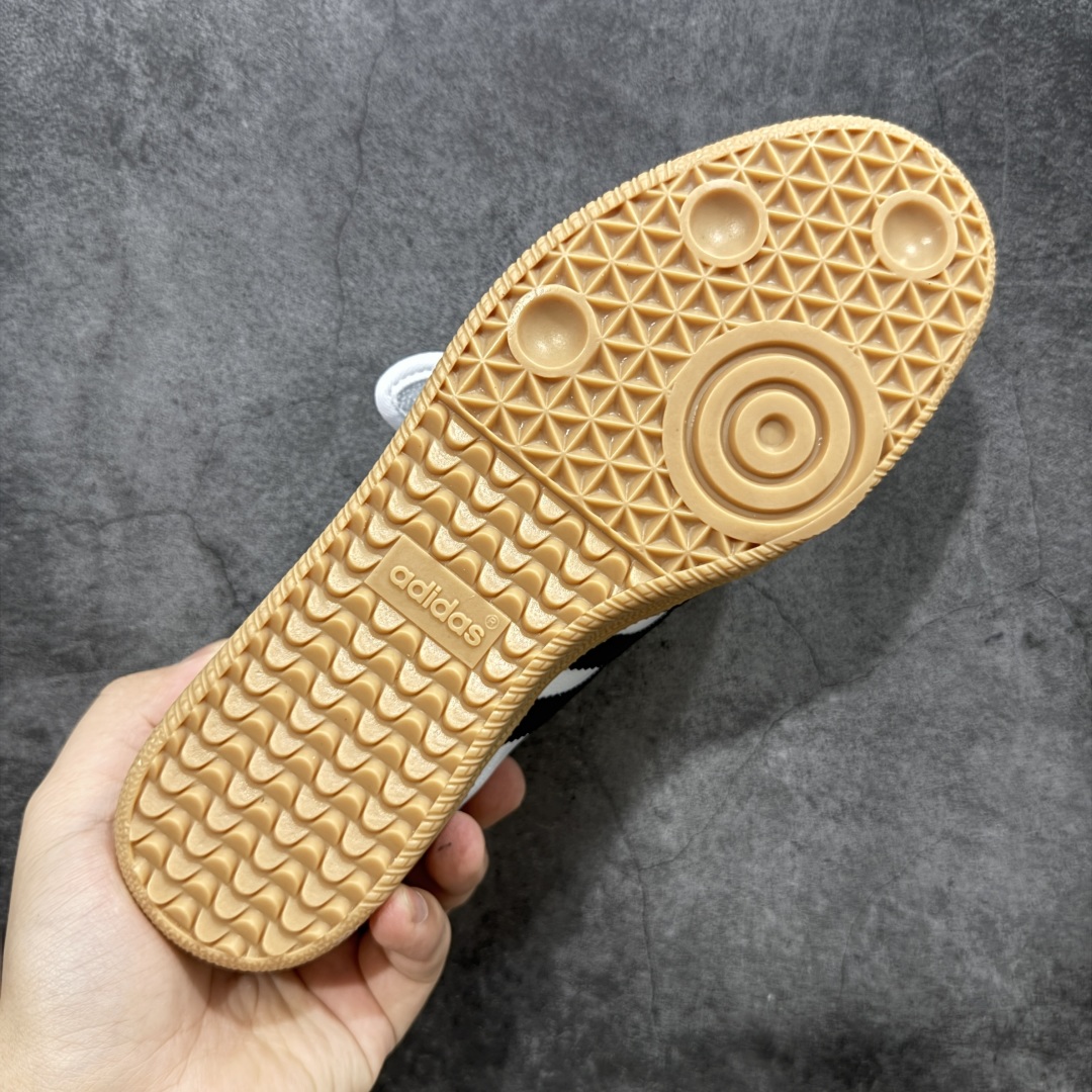 图片[9]-【RS纯原头层】Adidas Samba Janes 玛丽珍板鞋懒人一脚蹬 Adidas Samba Janes采用皮革材质，Adidas Samba Janes的设计融合了经典与现代元素。它采用了玛丽珍鞋的特色设计，如鞋面上的扣带和环扣装饰，同时保留了Samba鞋的经典三道杠设计和橡胶大底。这款鞋的鞋型修长，中足偏窄，整体贴合感强，适合标准脚型和宽脚型的人群 货号：JR1402 尺码：36-41-选品中心